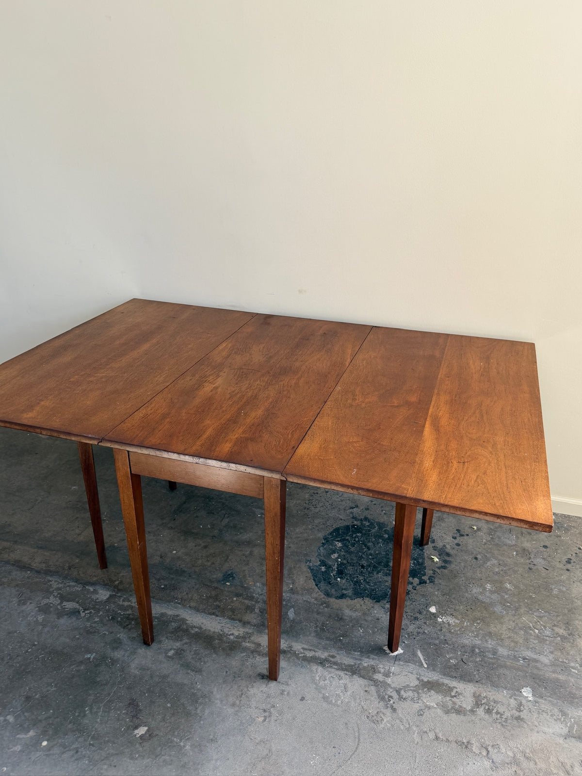 Mid-Atlantic Federal walnut drop leaf dining table