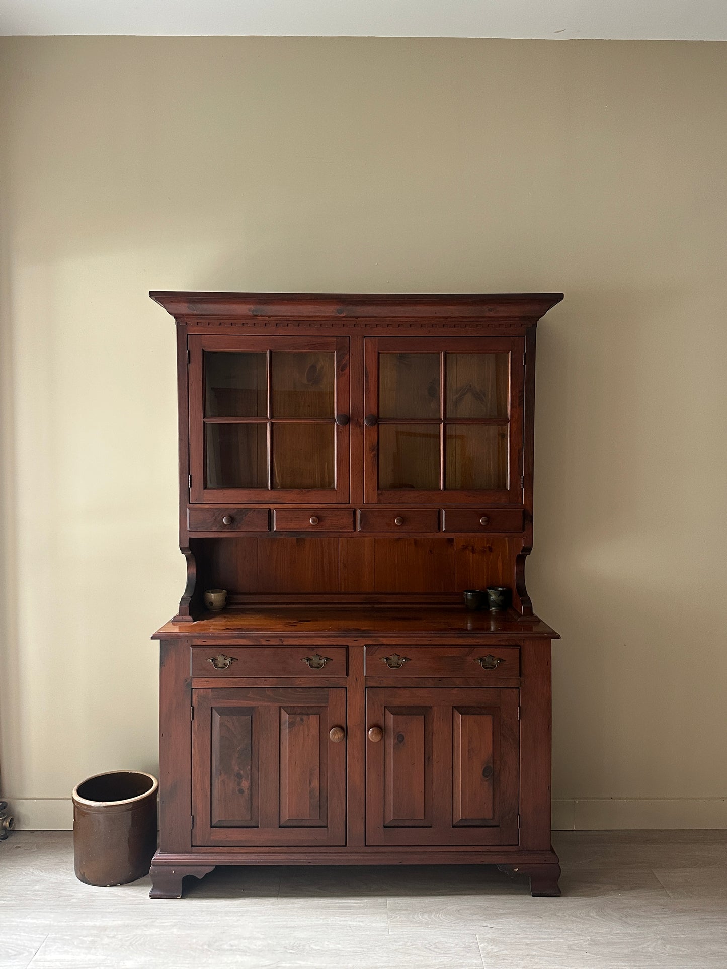 Pine two piece hutch