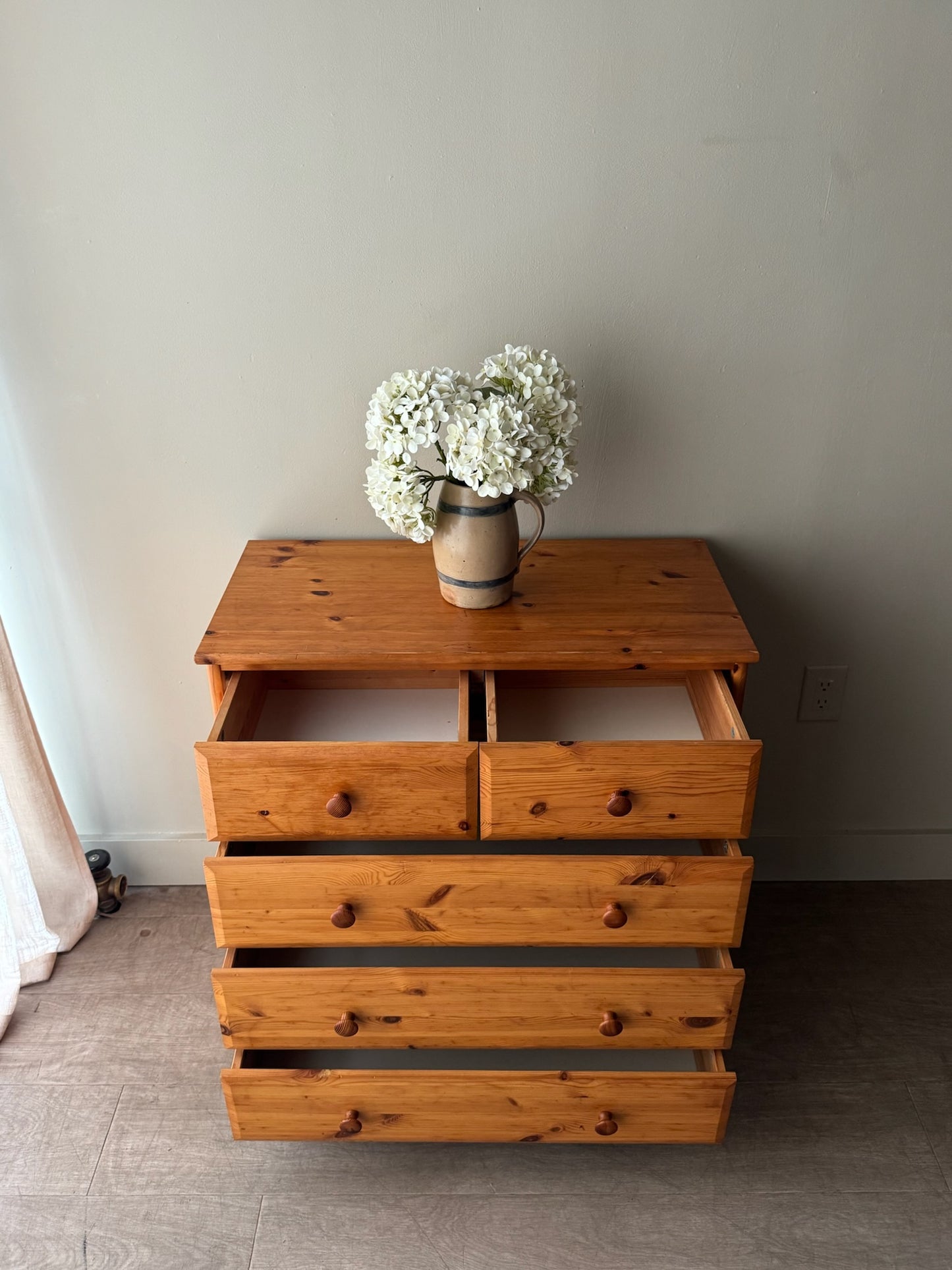 Pine dresser