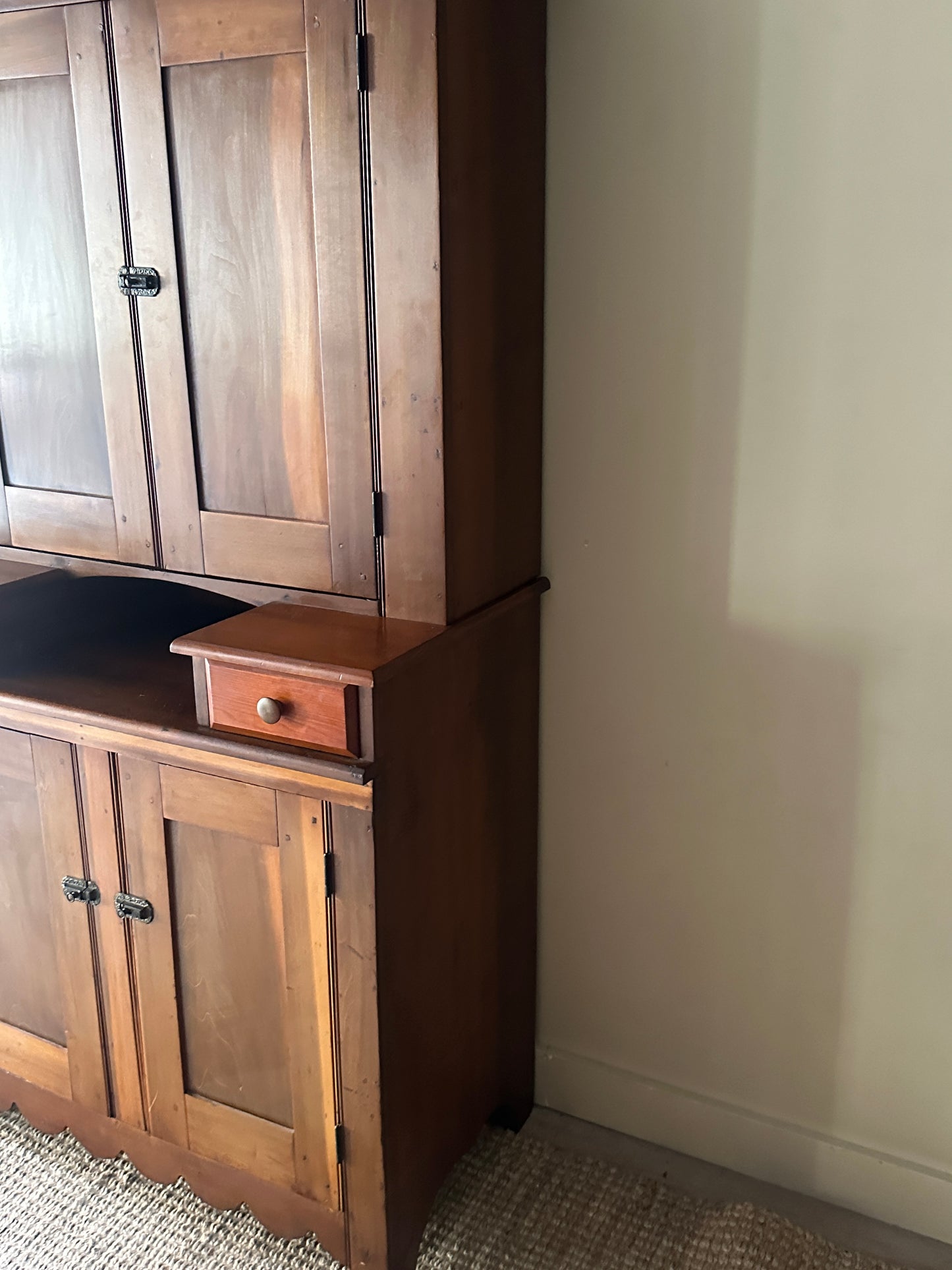 Pine hutch