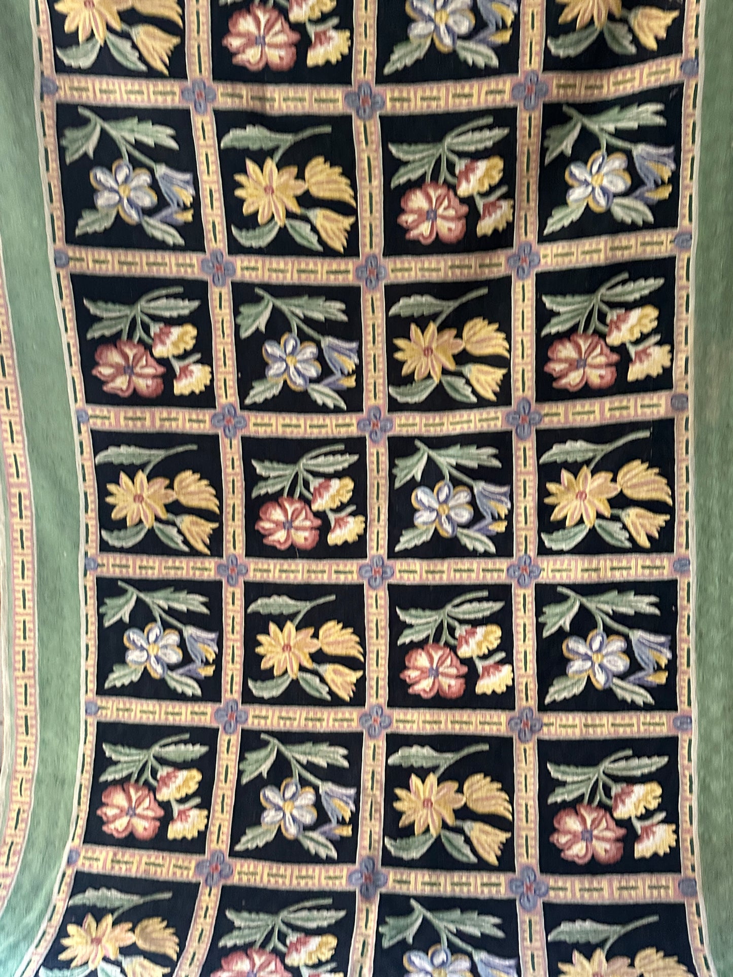 Wool flower rug 5’ x 8’