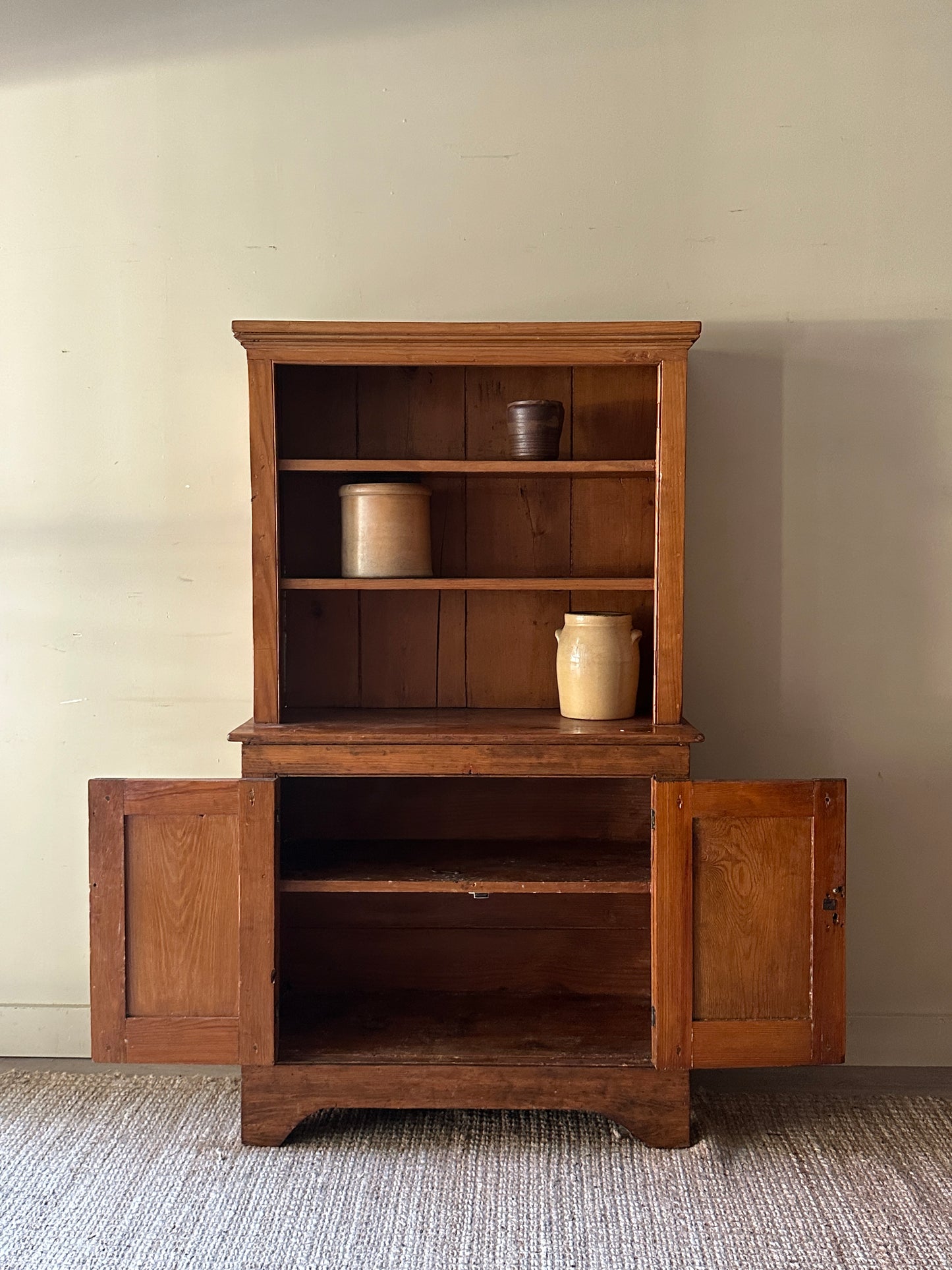 Pine hutch