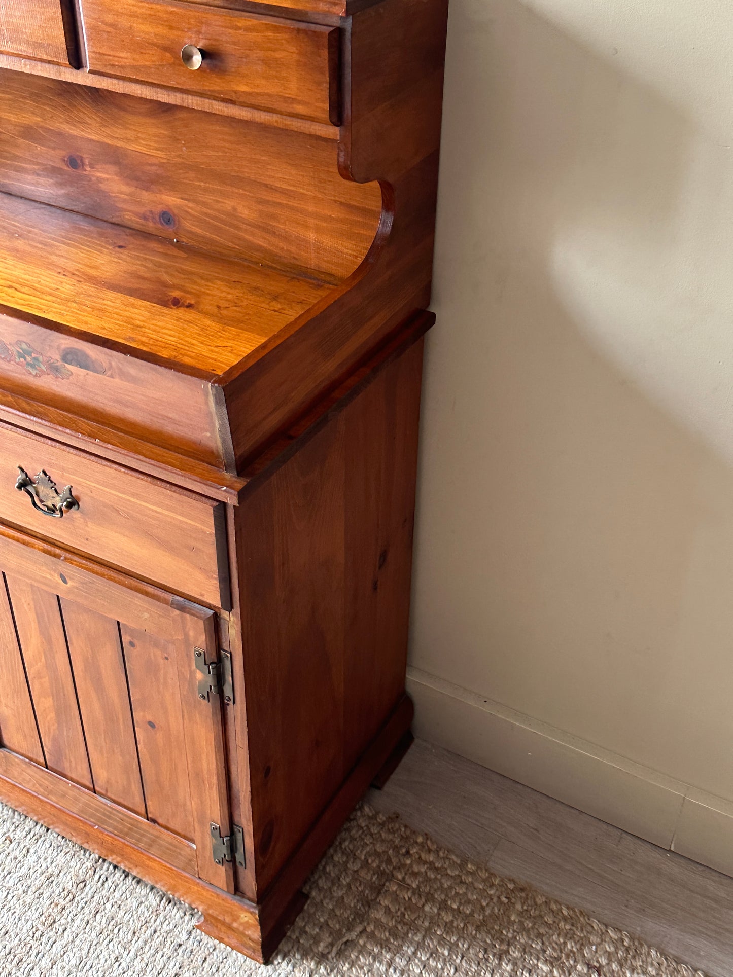 Small pine dry sink