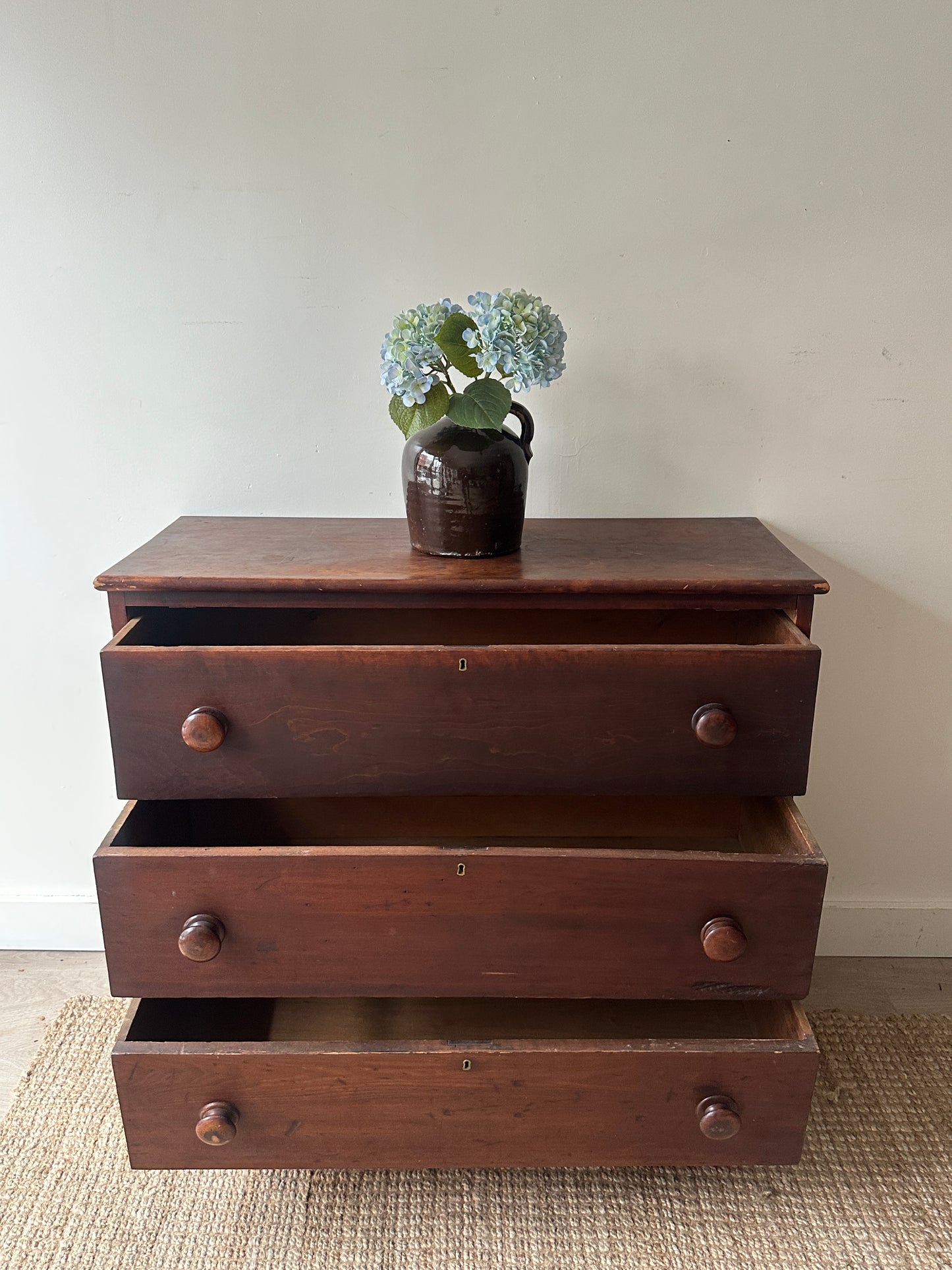 Pine dresser