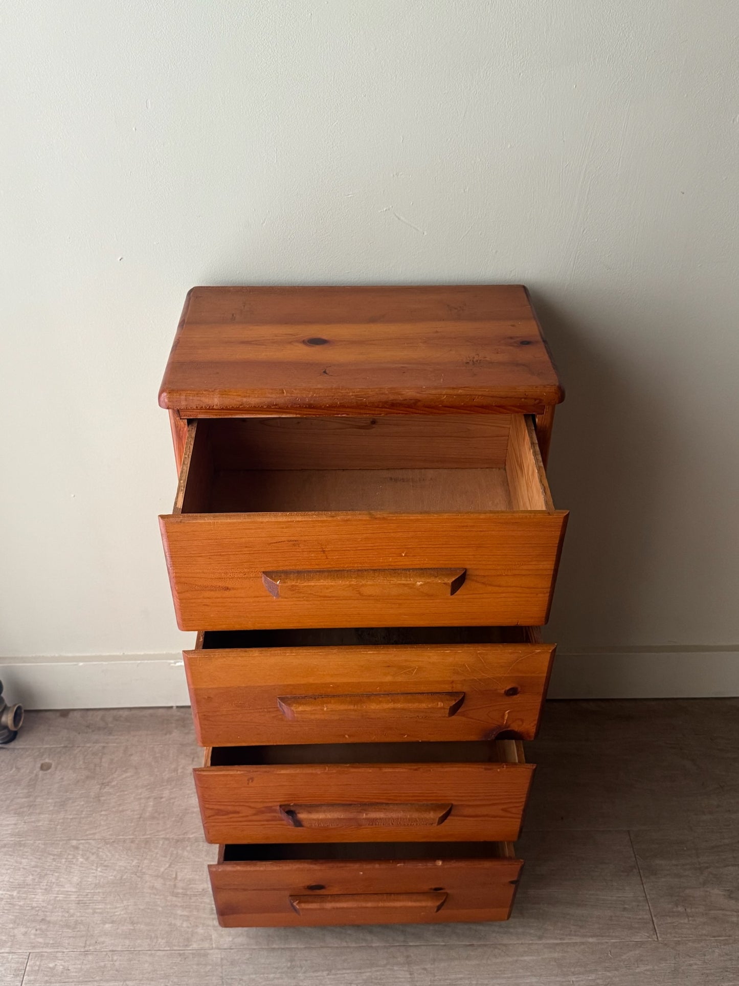 Small 4 drawer pine dresser