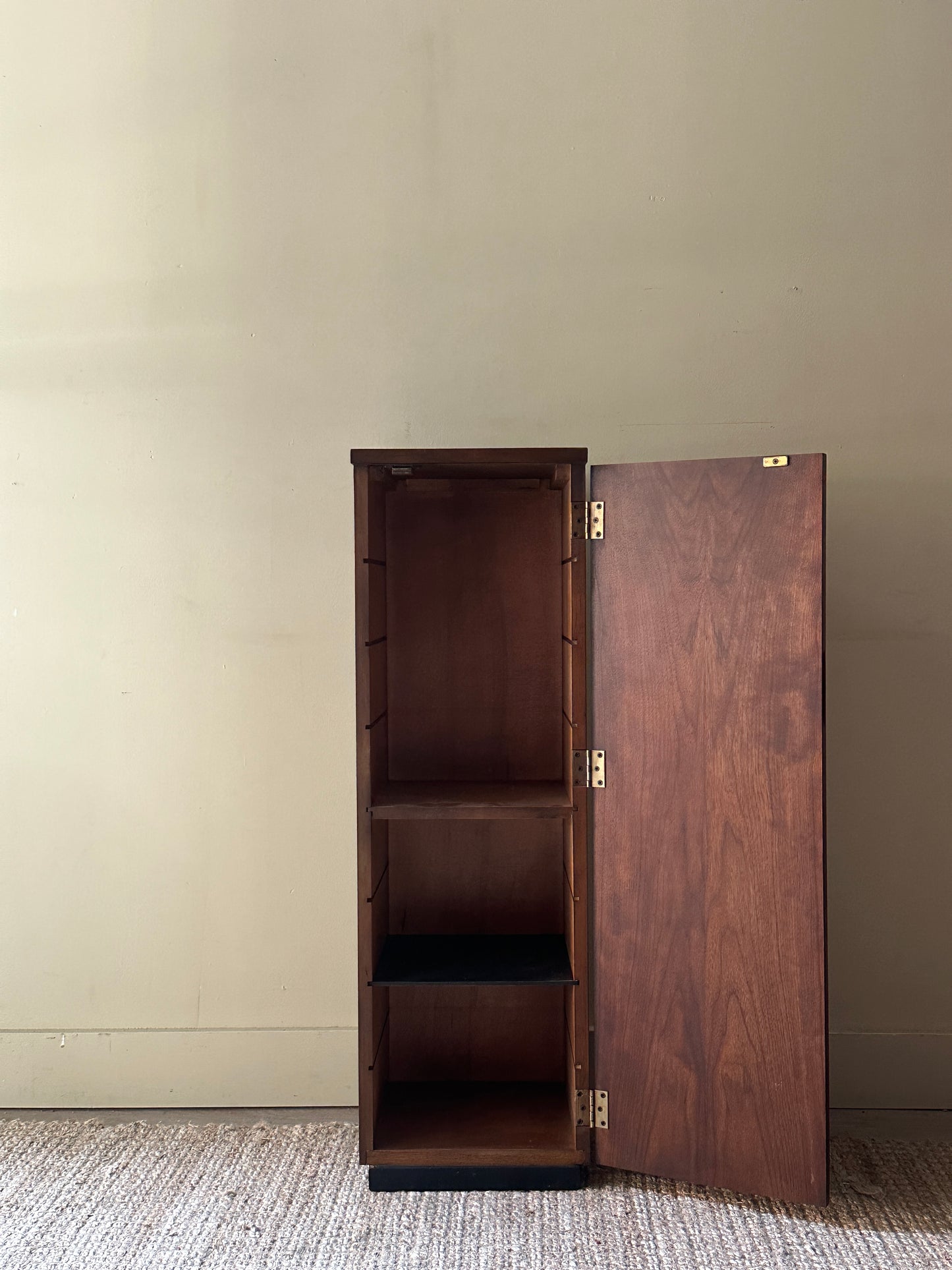 Walnut pedestal