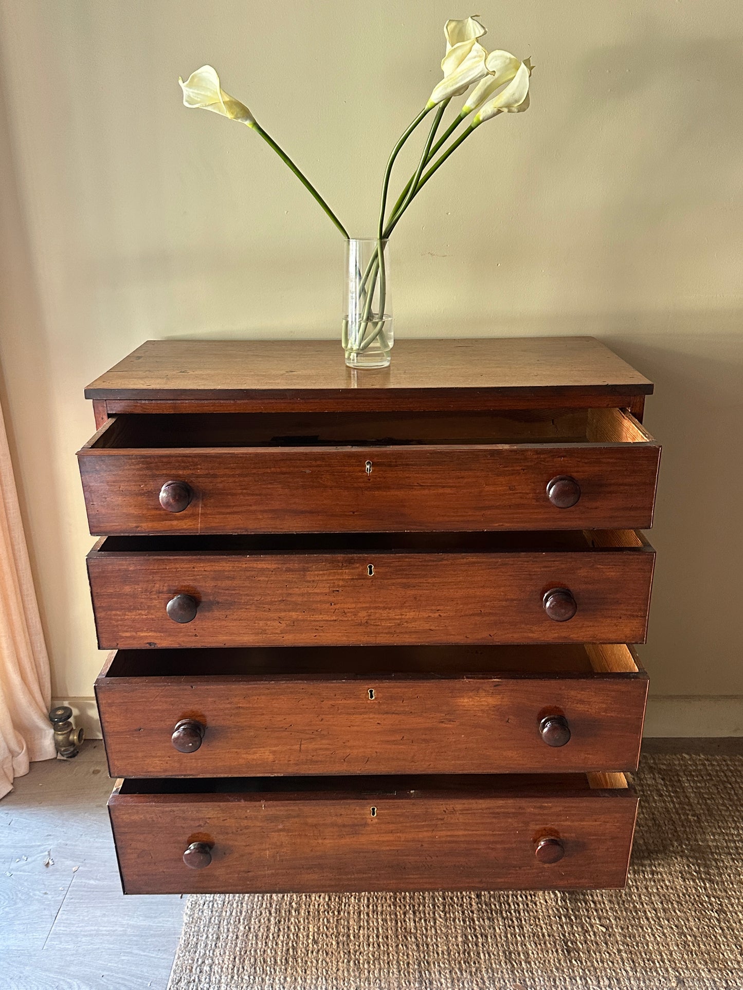 Pine dresser
