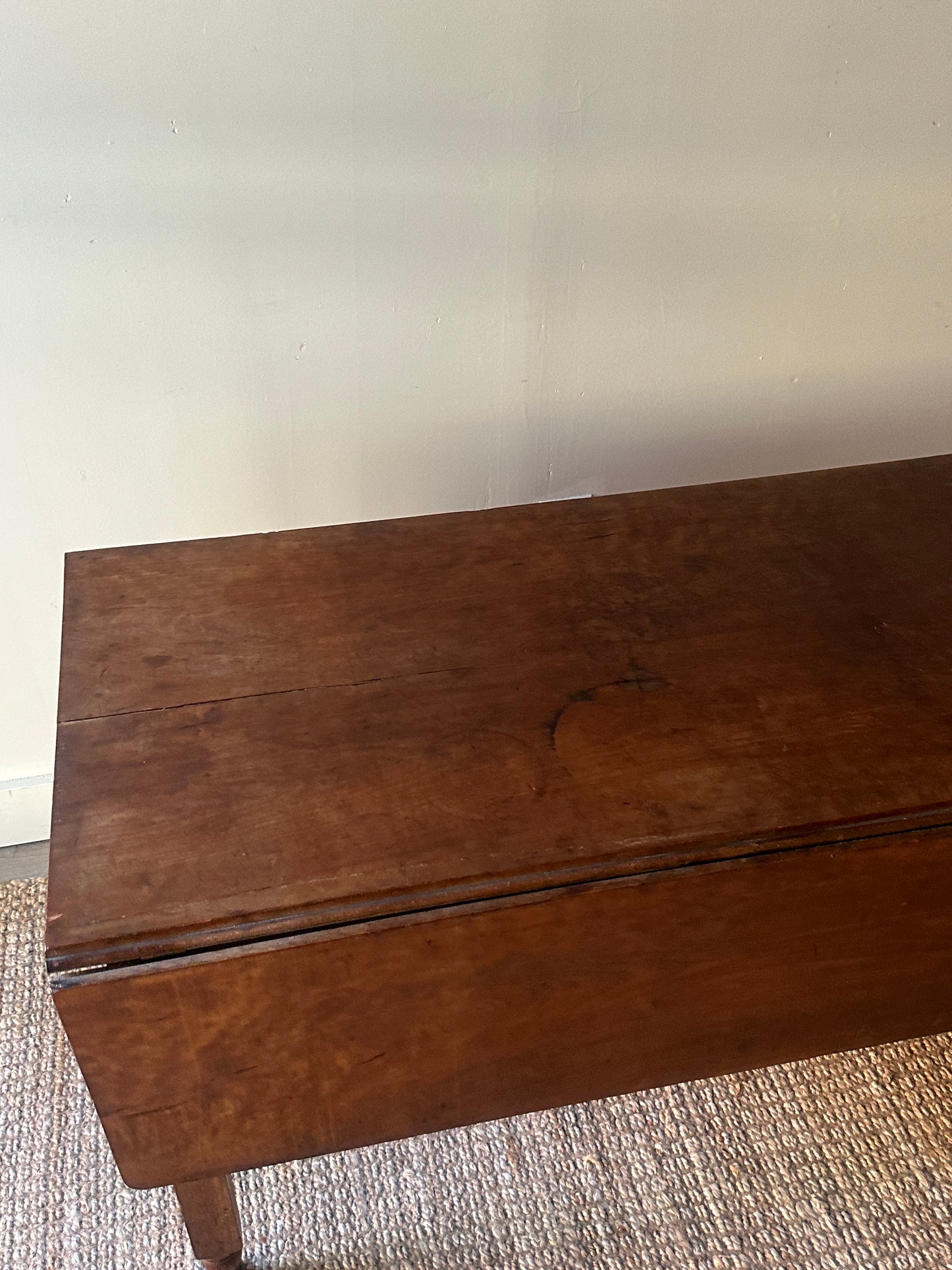 Drop leaf table