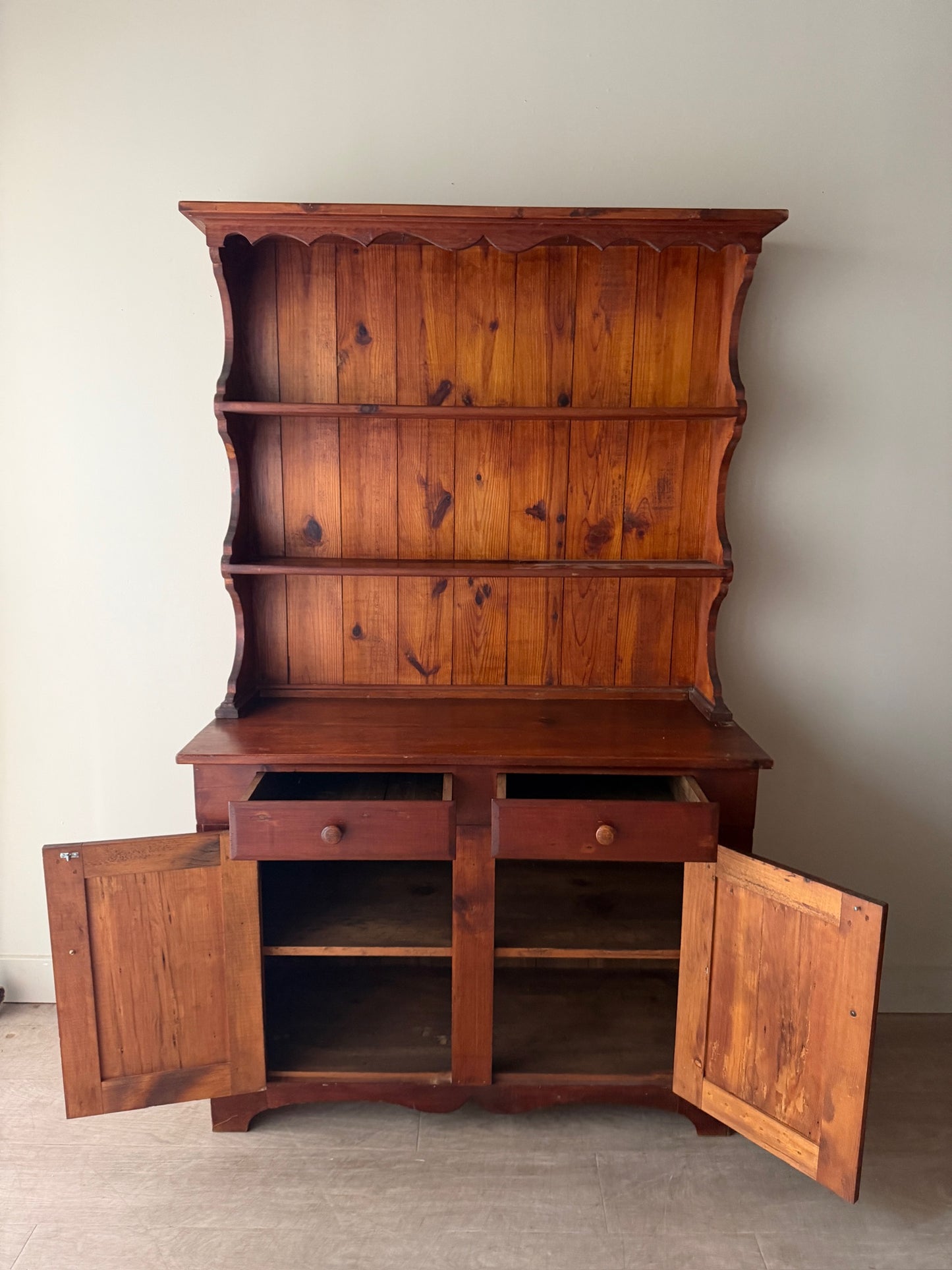 Amish pine two piece hutch