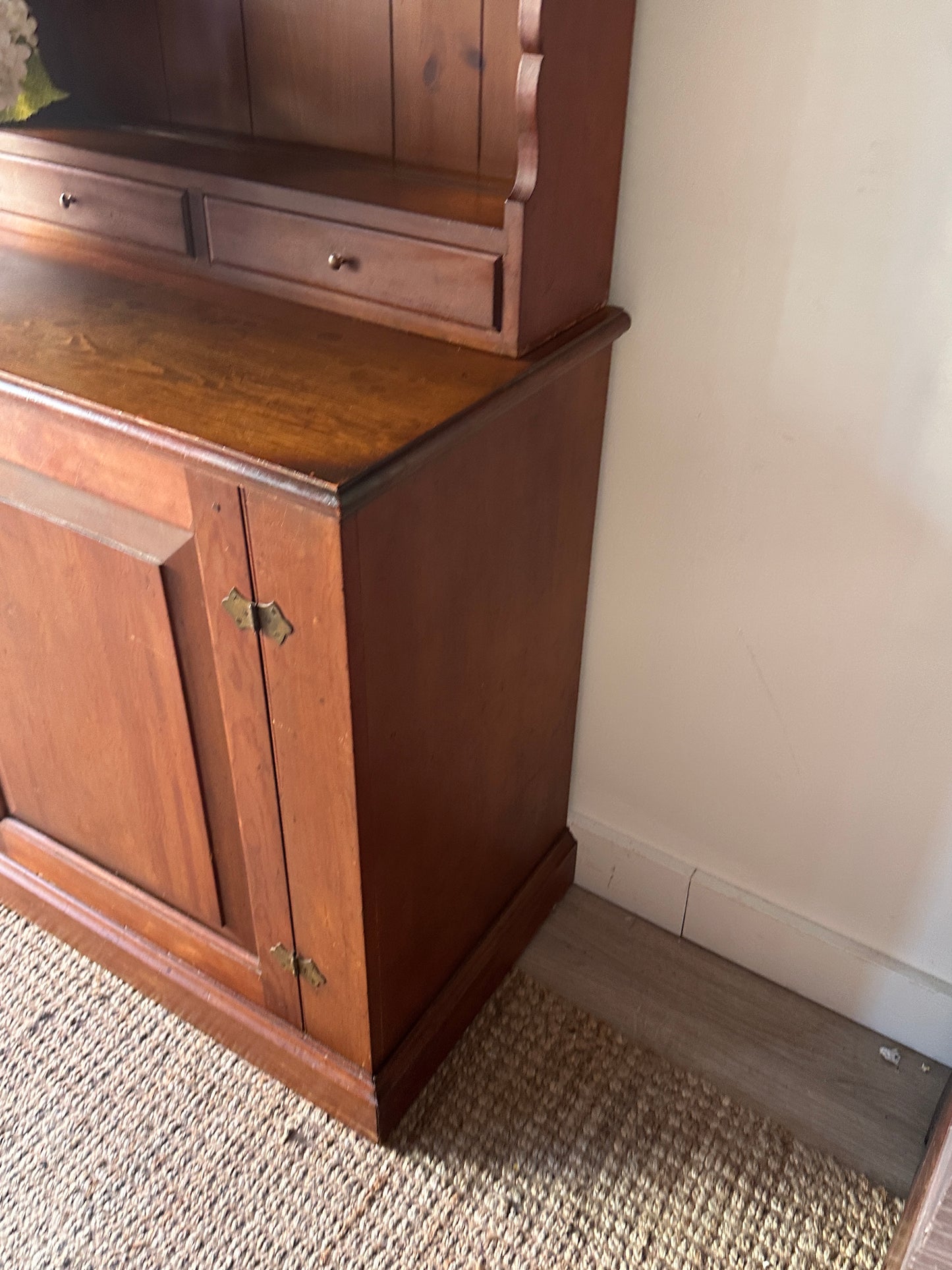 Pine step back hutch