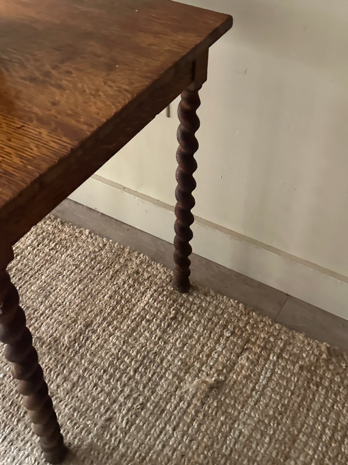 Barley twistentryway table
