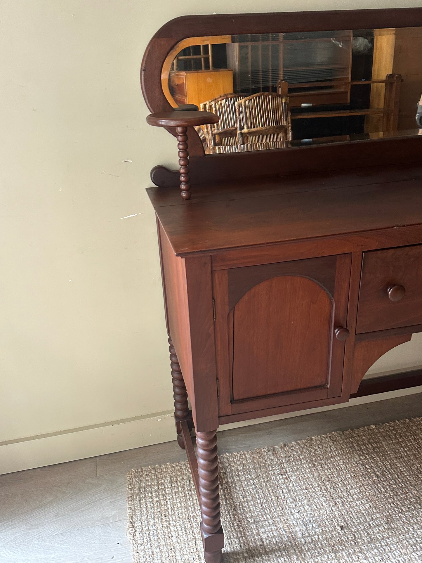 Bobbin leg pine server