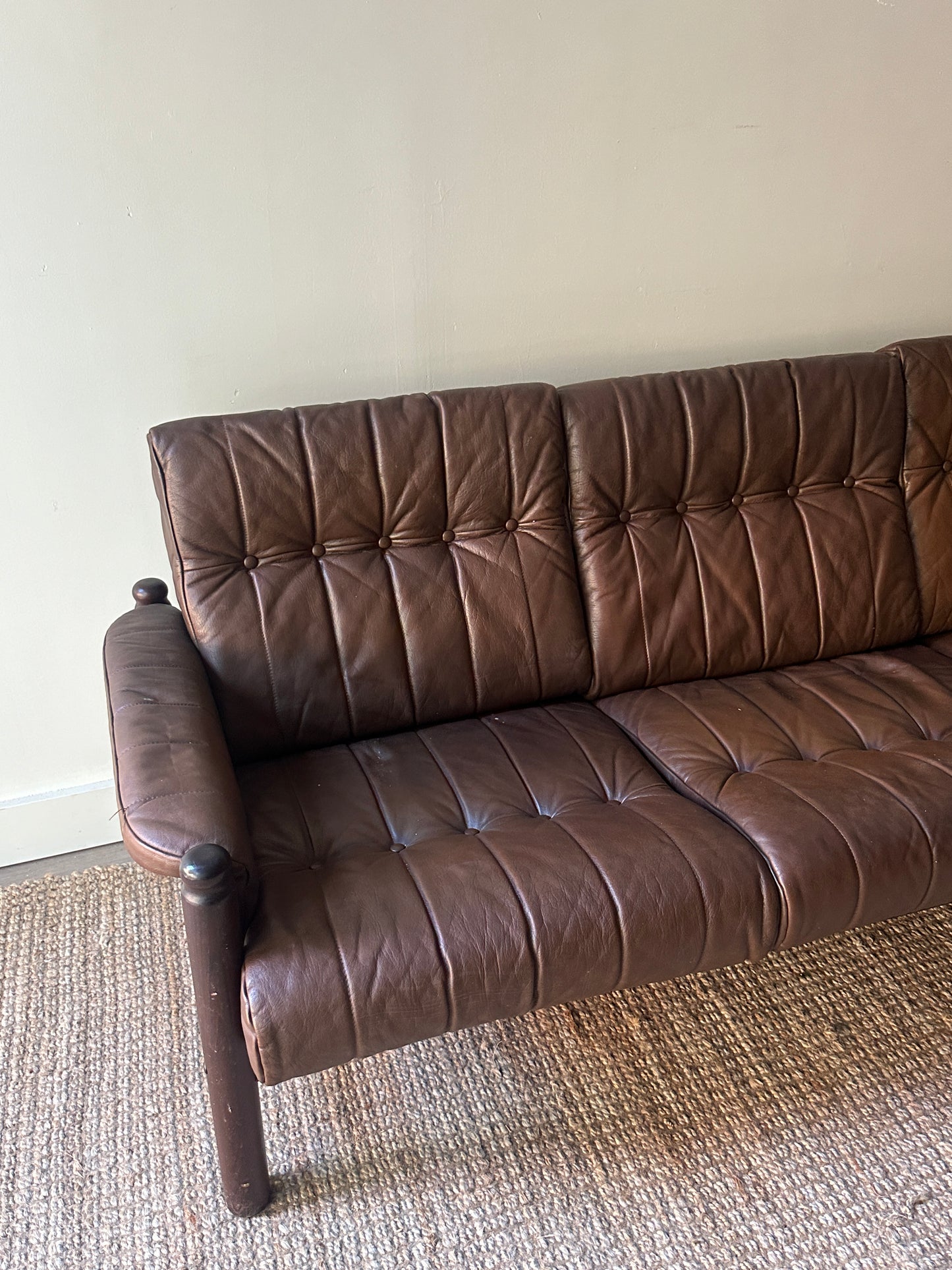 Leather and beech wood sofa