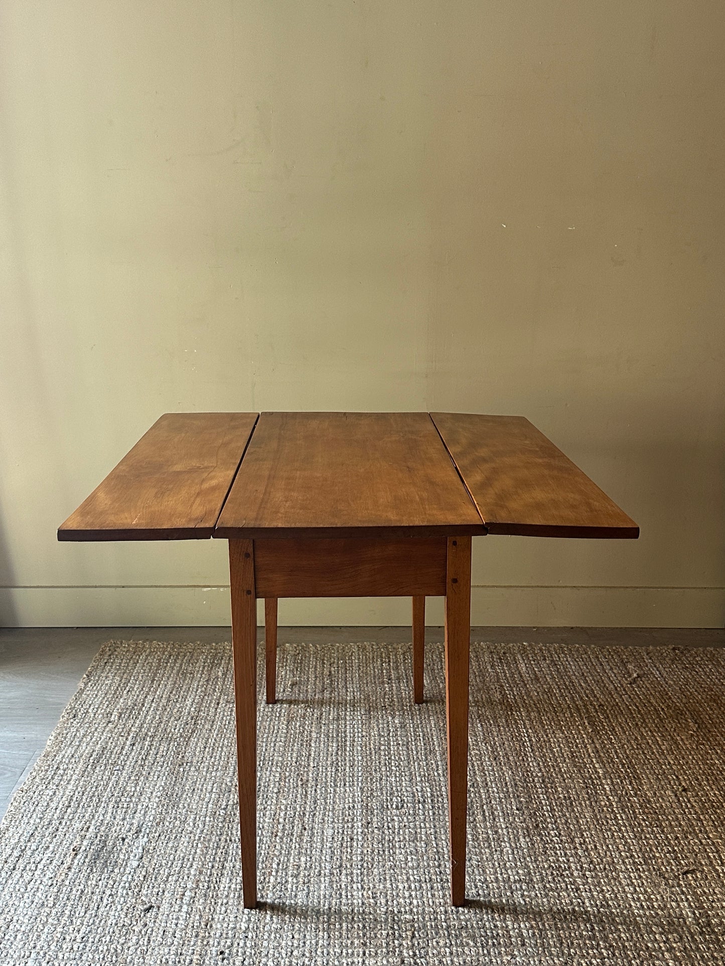 Pine drop leaf
