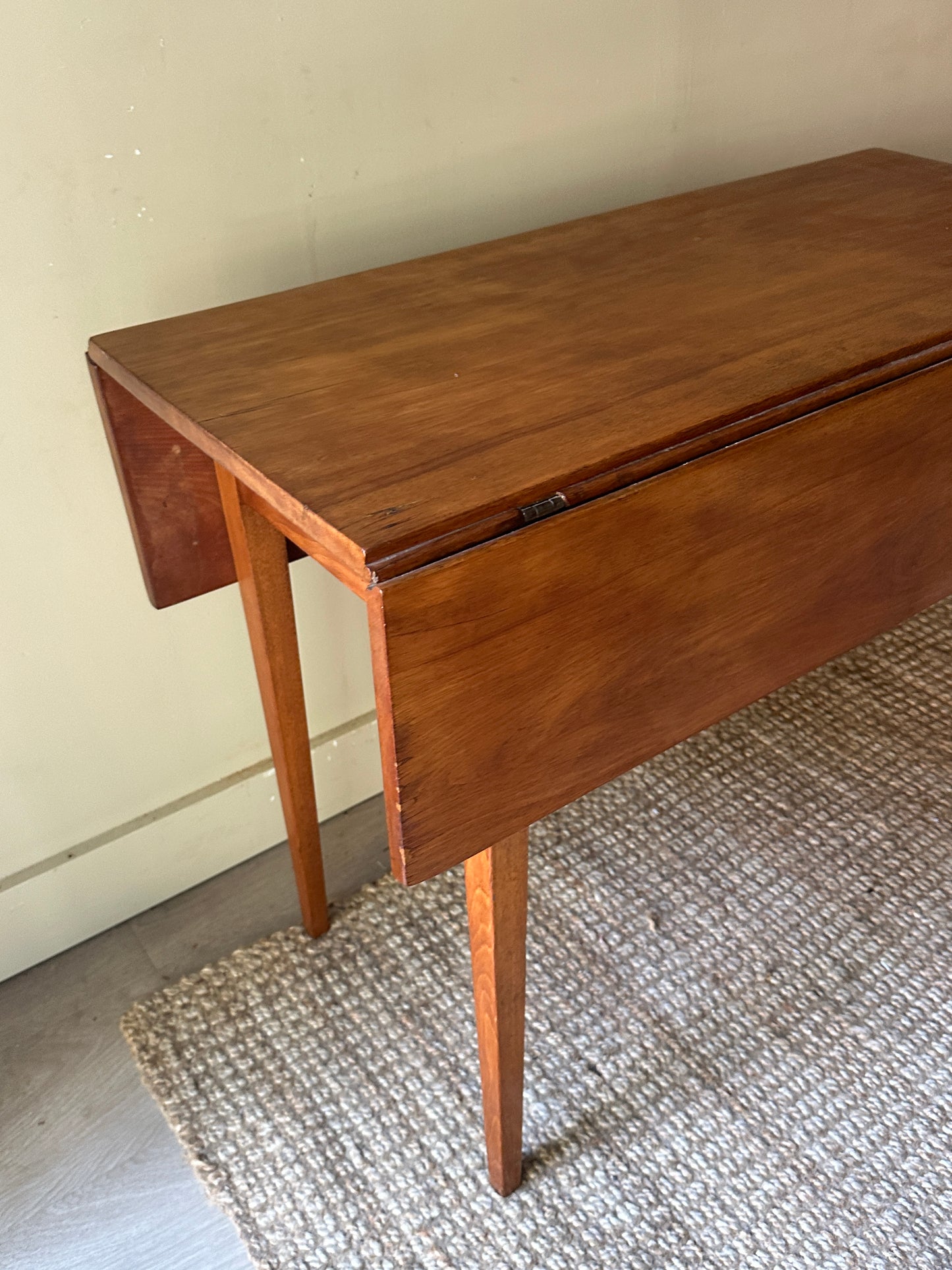 Pine drop leaf