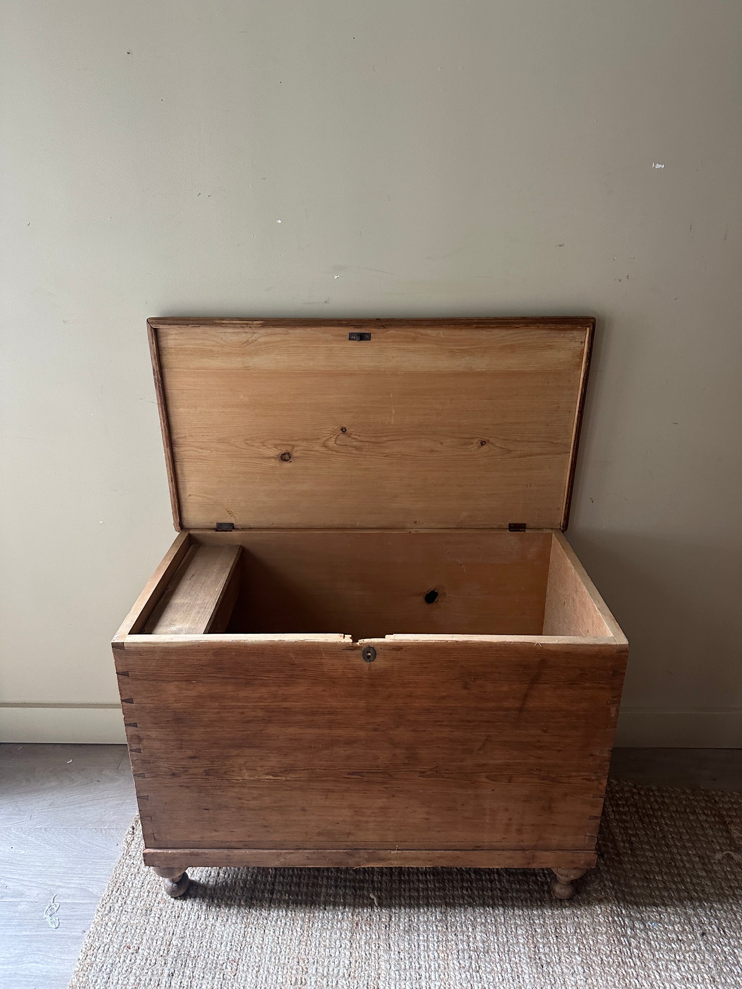Light pine ball foot chest