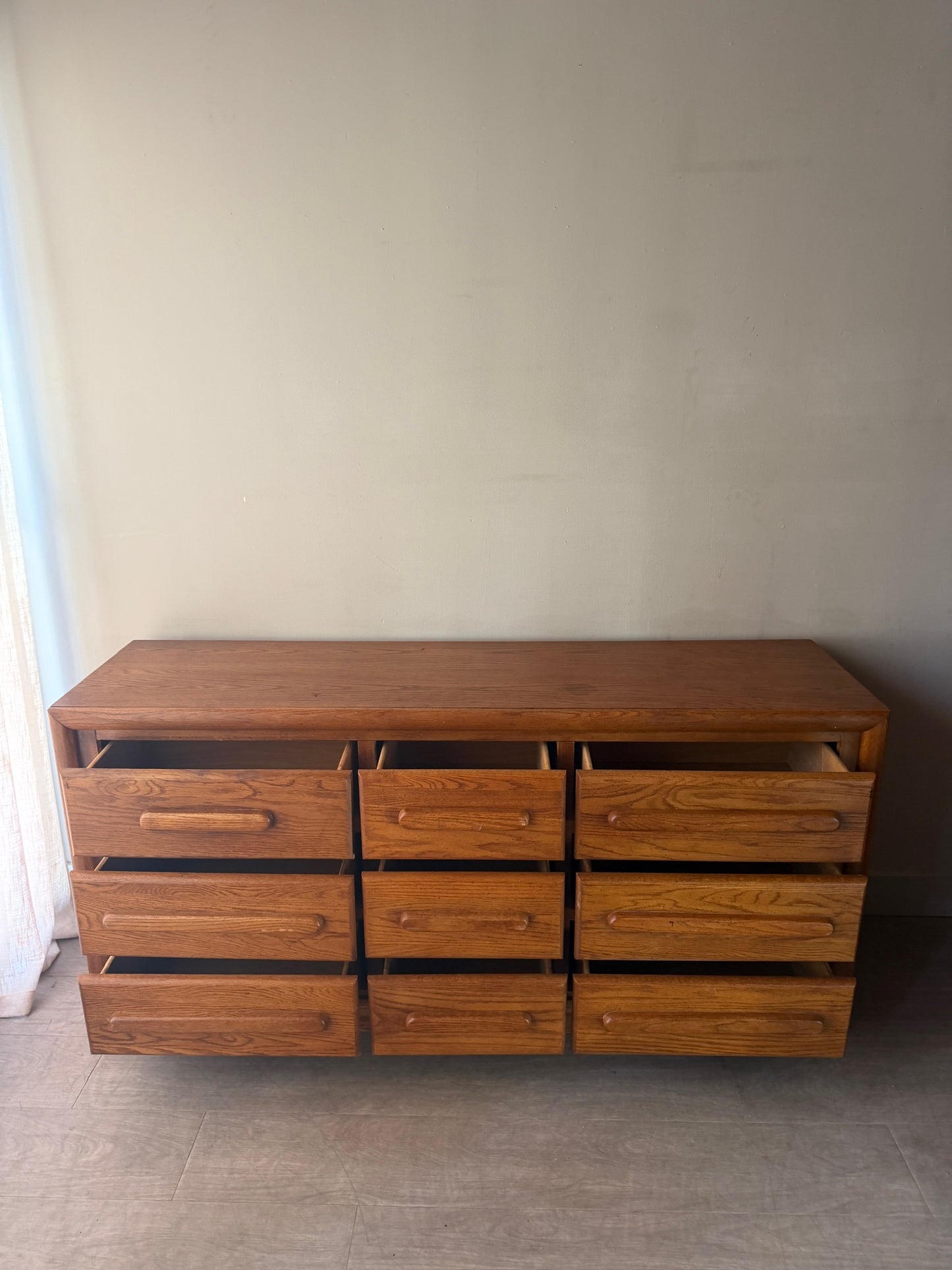 Bassett oak 9 drawer dresser