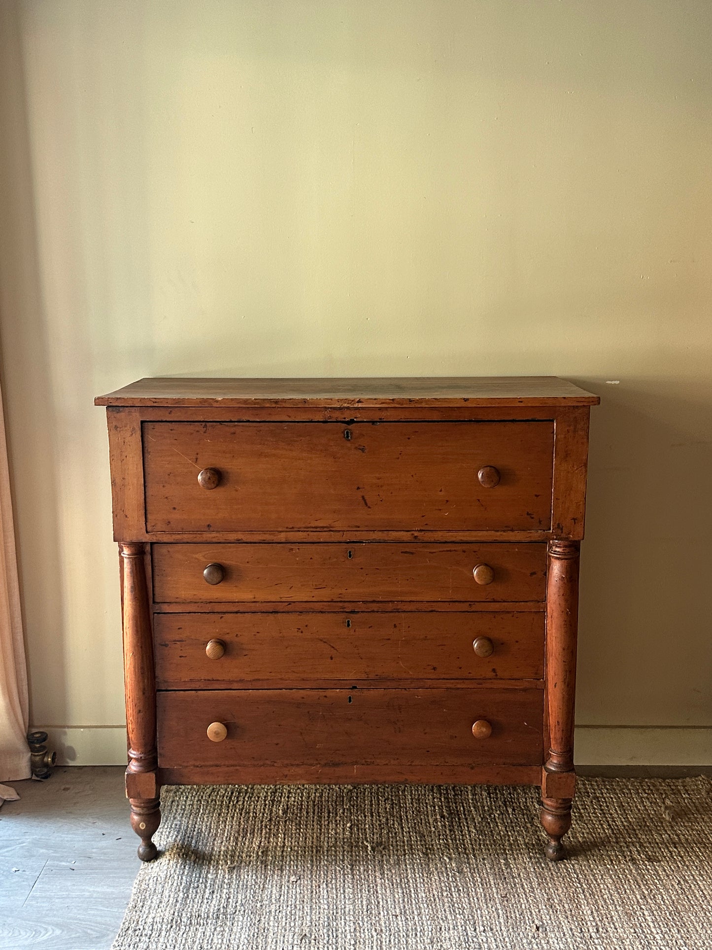 Pine dresser