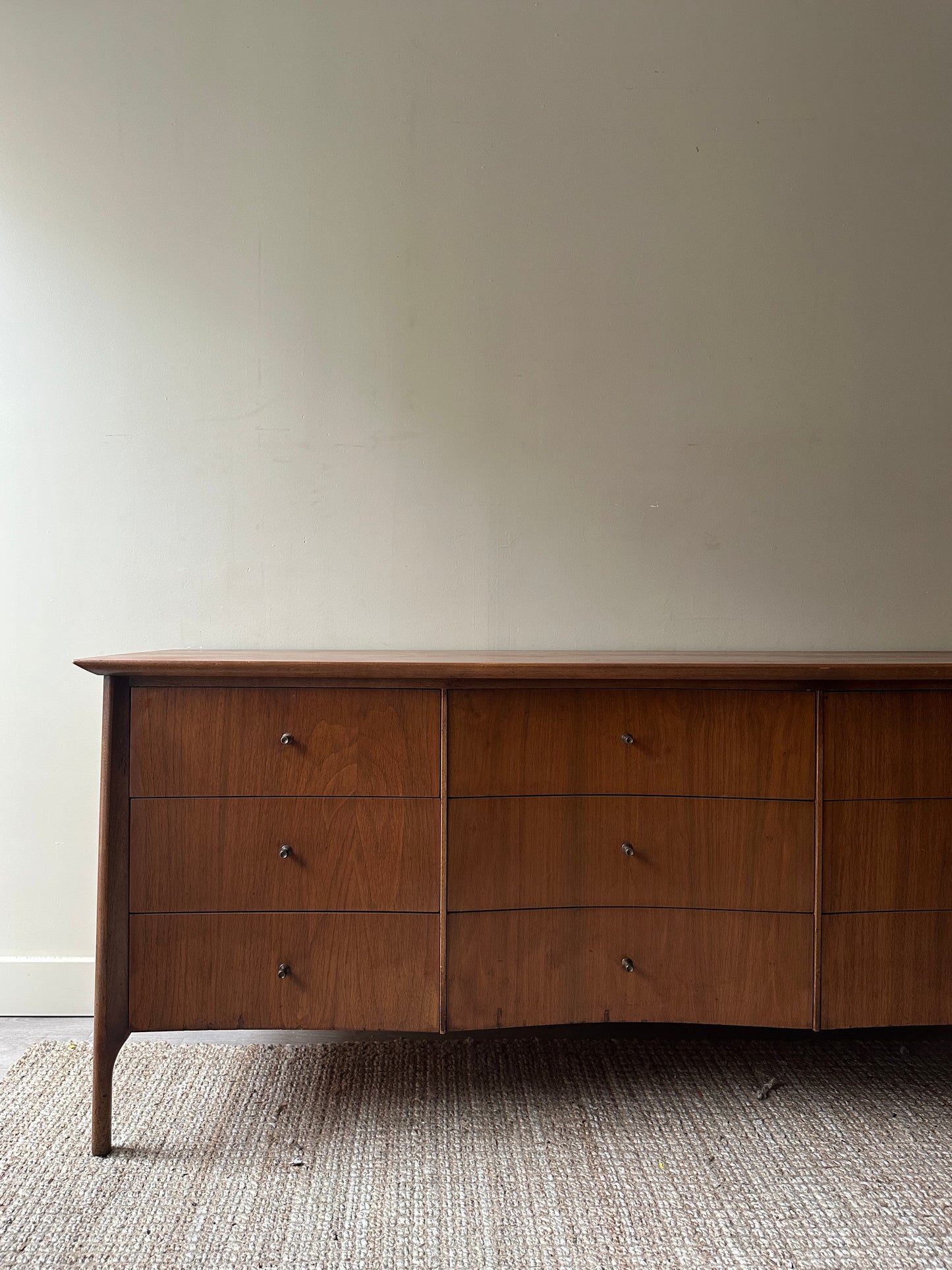 Unagusta walnut 9 drawer dresser