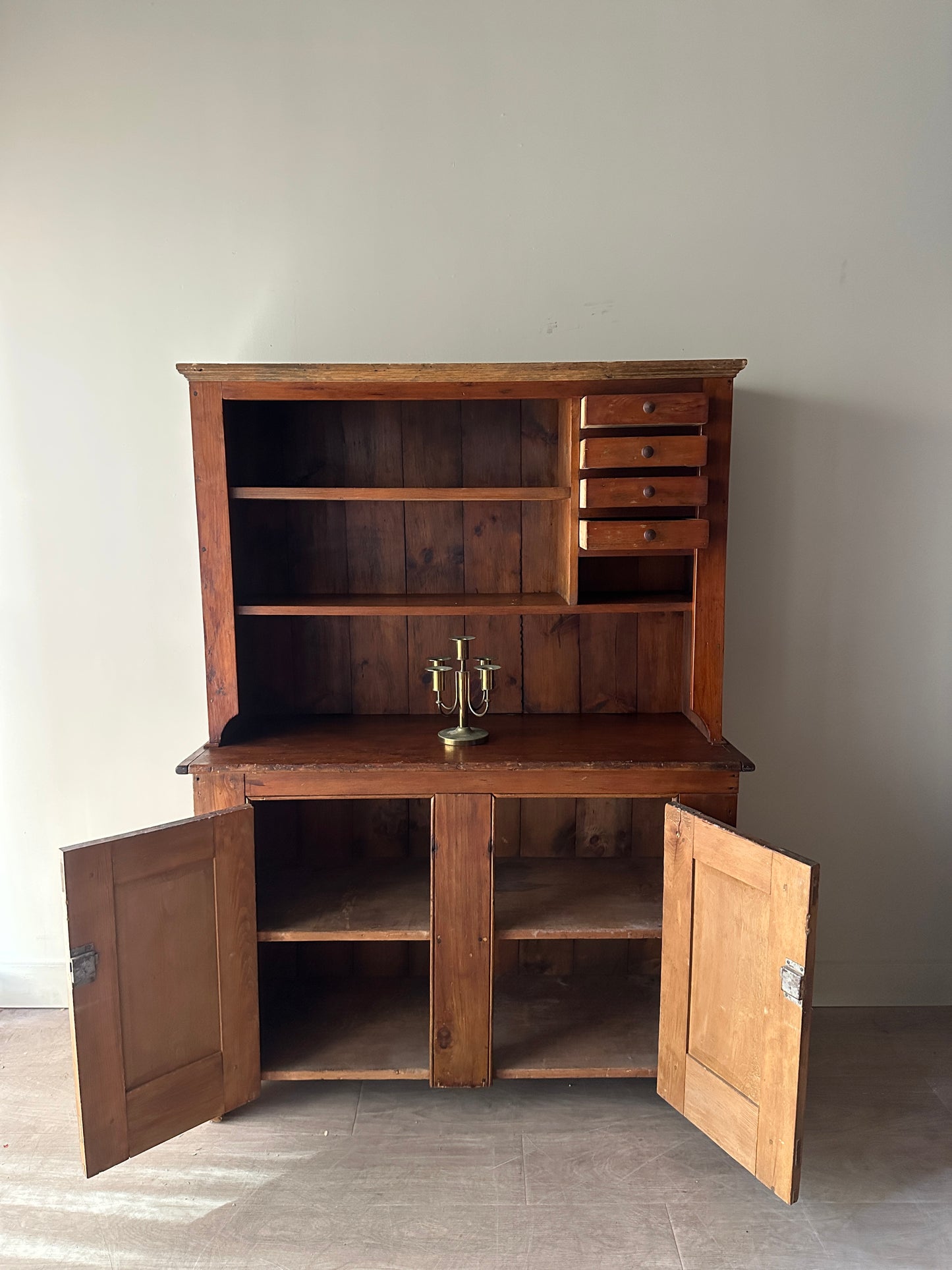 Pine hutch