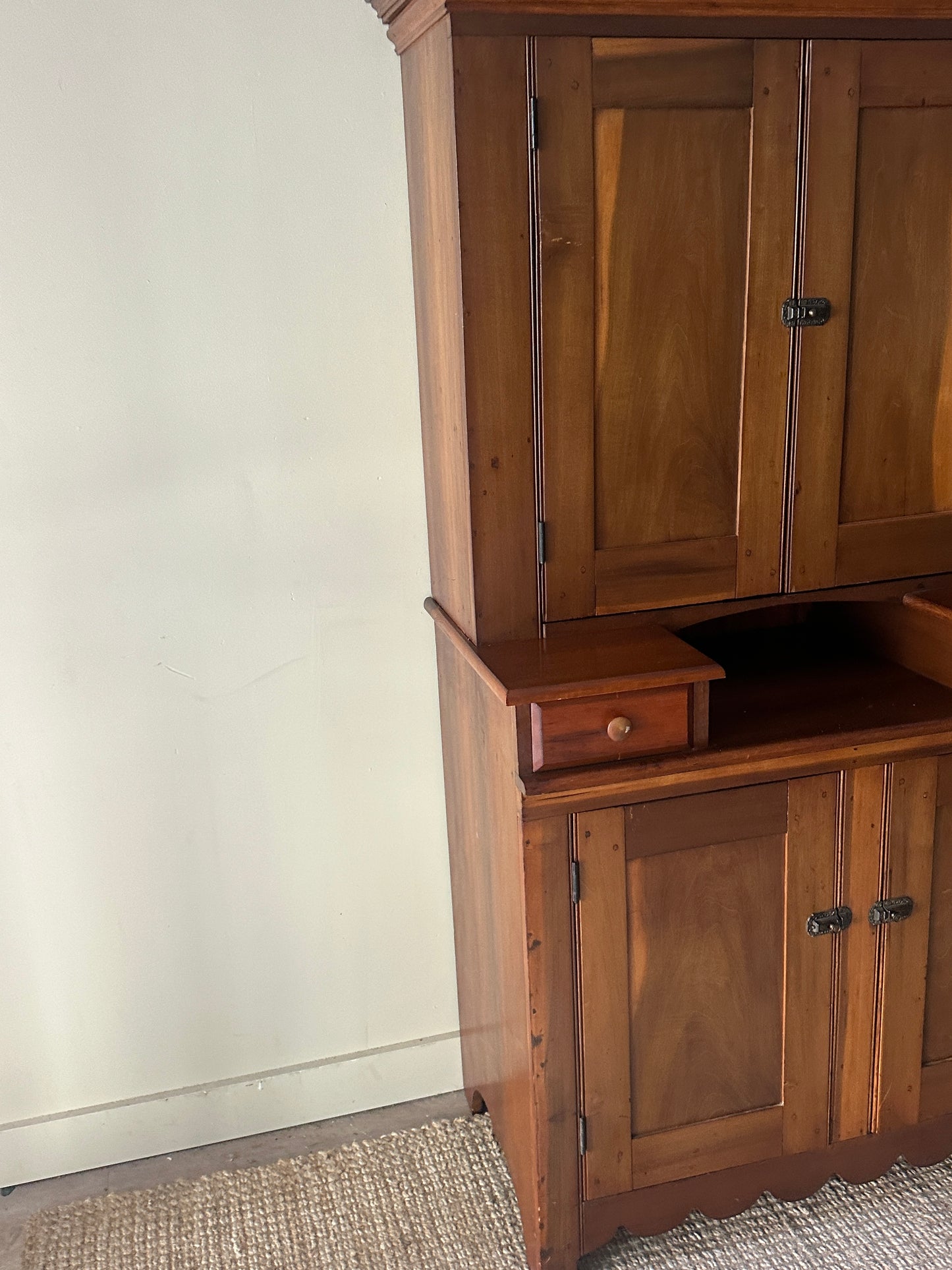 Pine hutch