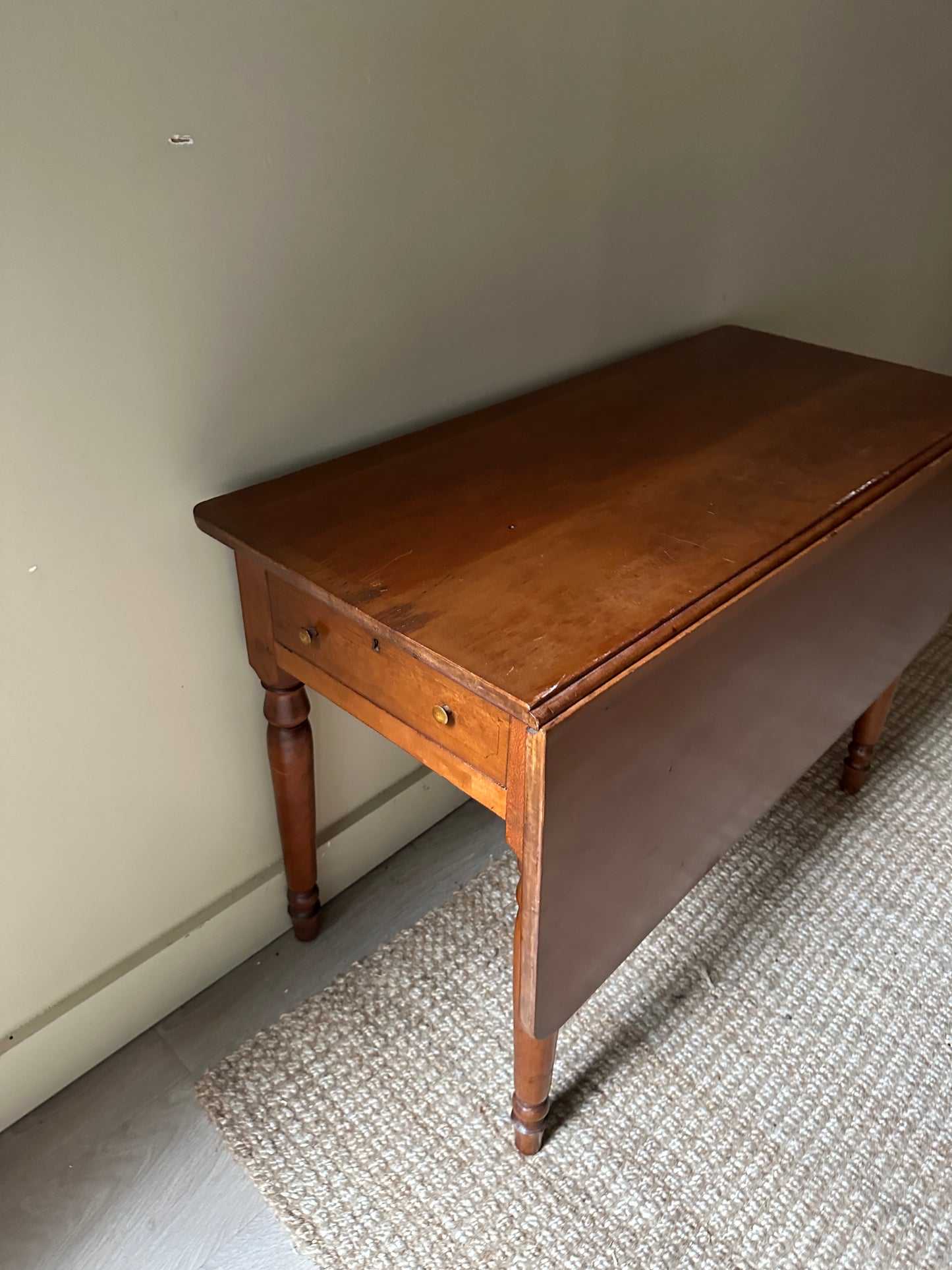Single sided drop leaf table/desk