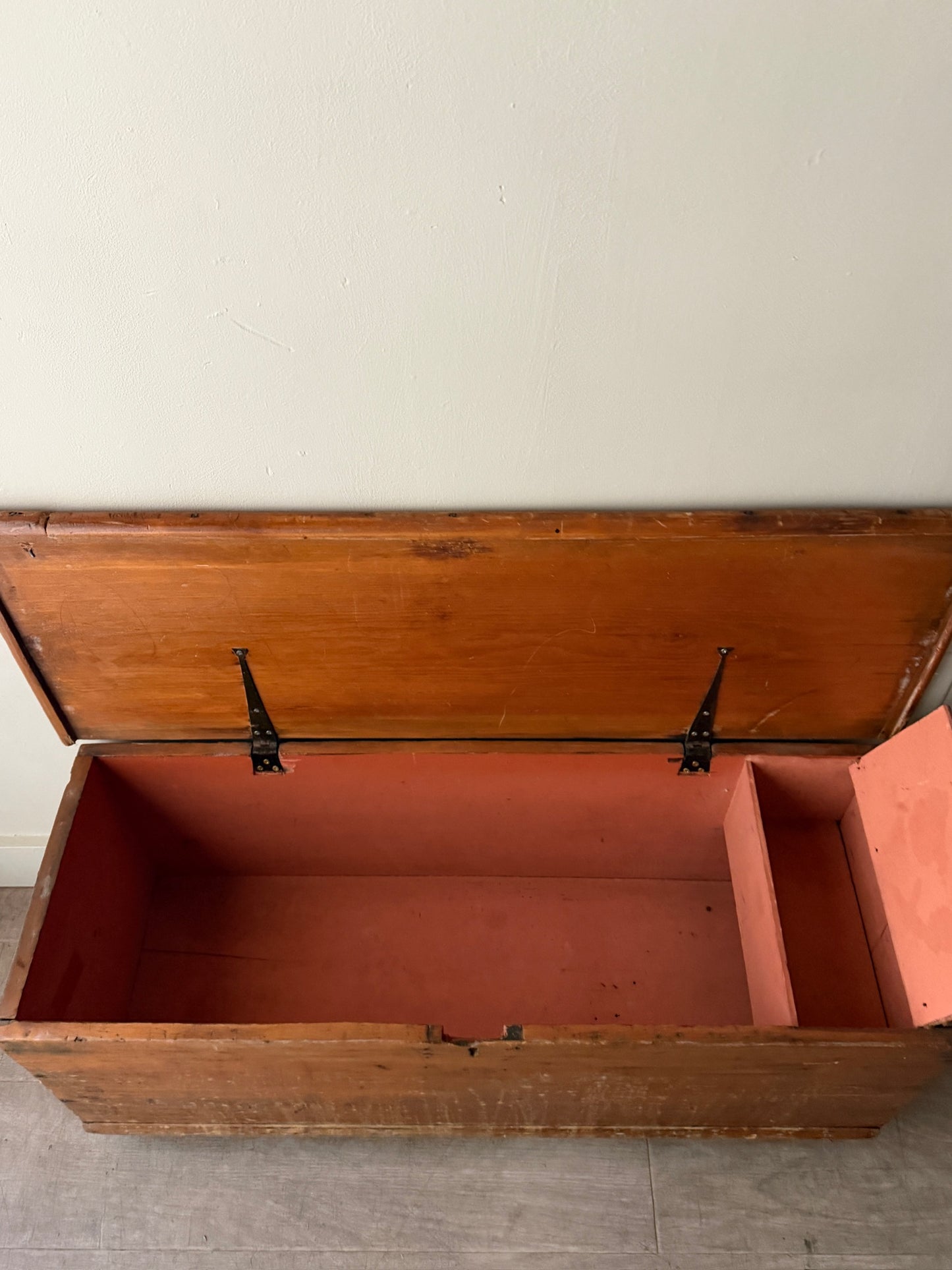 Pine blanket chest