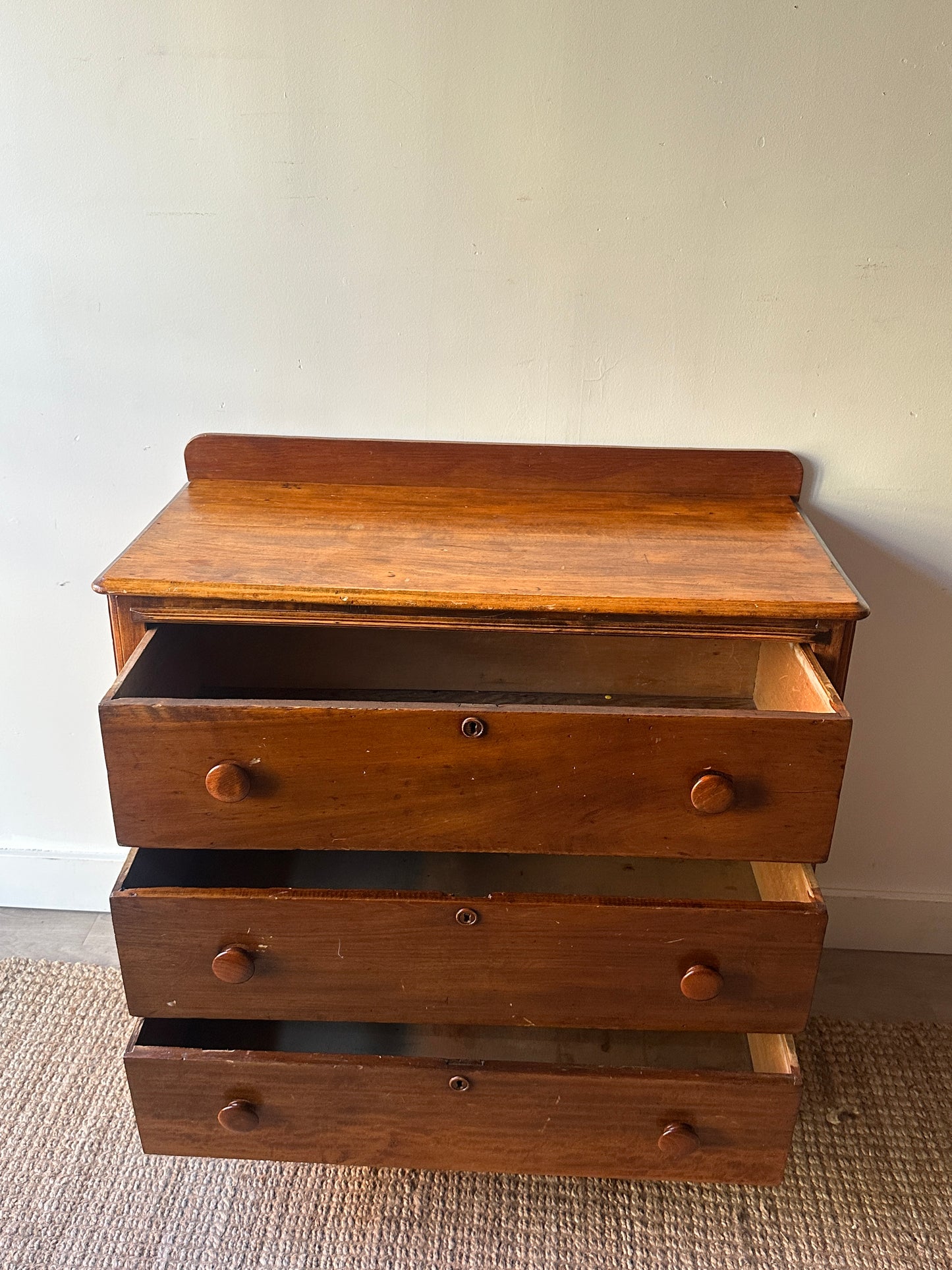 Pine dresser