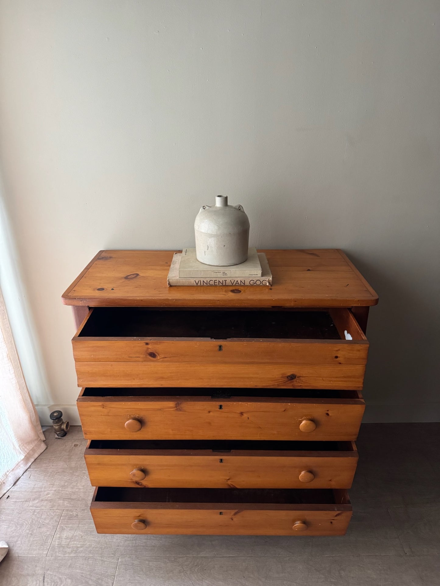 Pine dresser