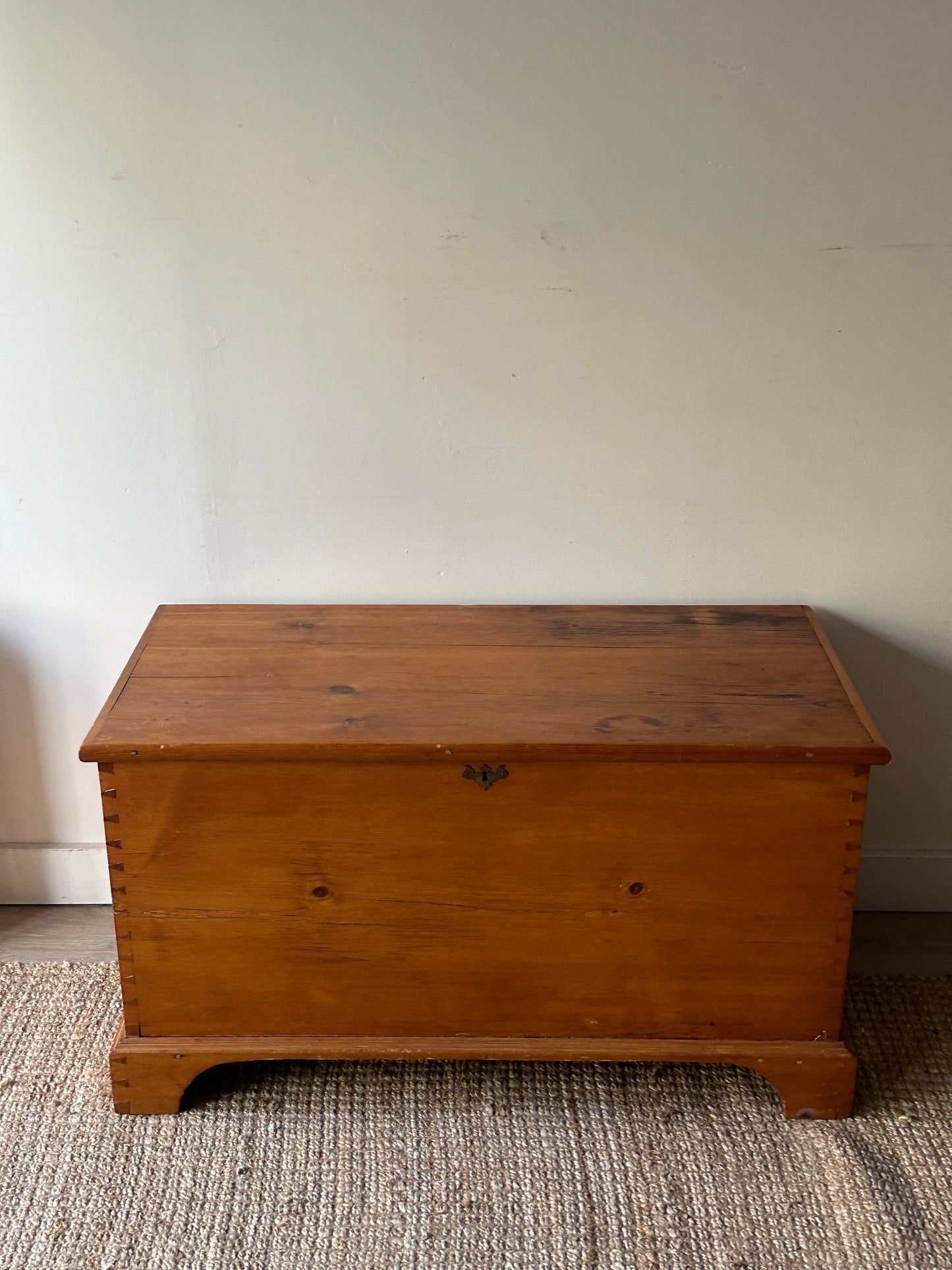 Pine chest with dovetail