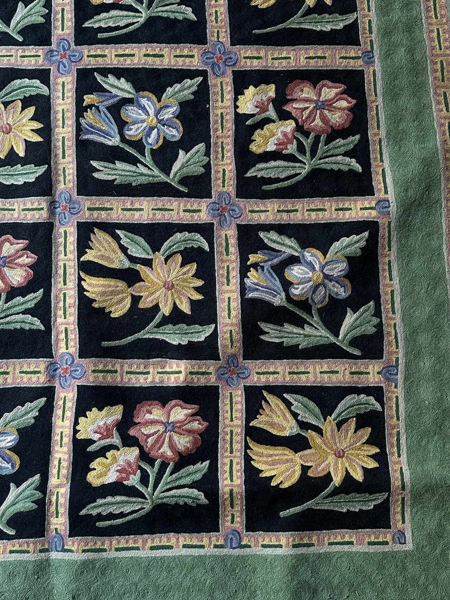 Wool flower rug 5’ x 8’