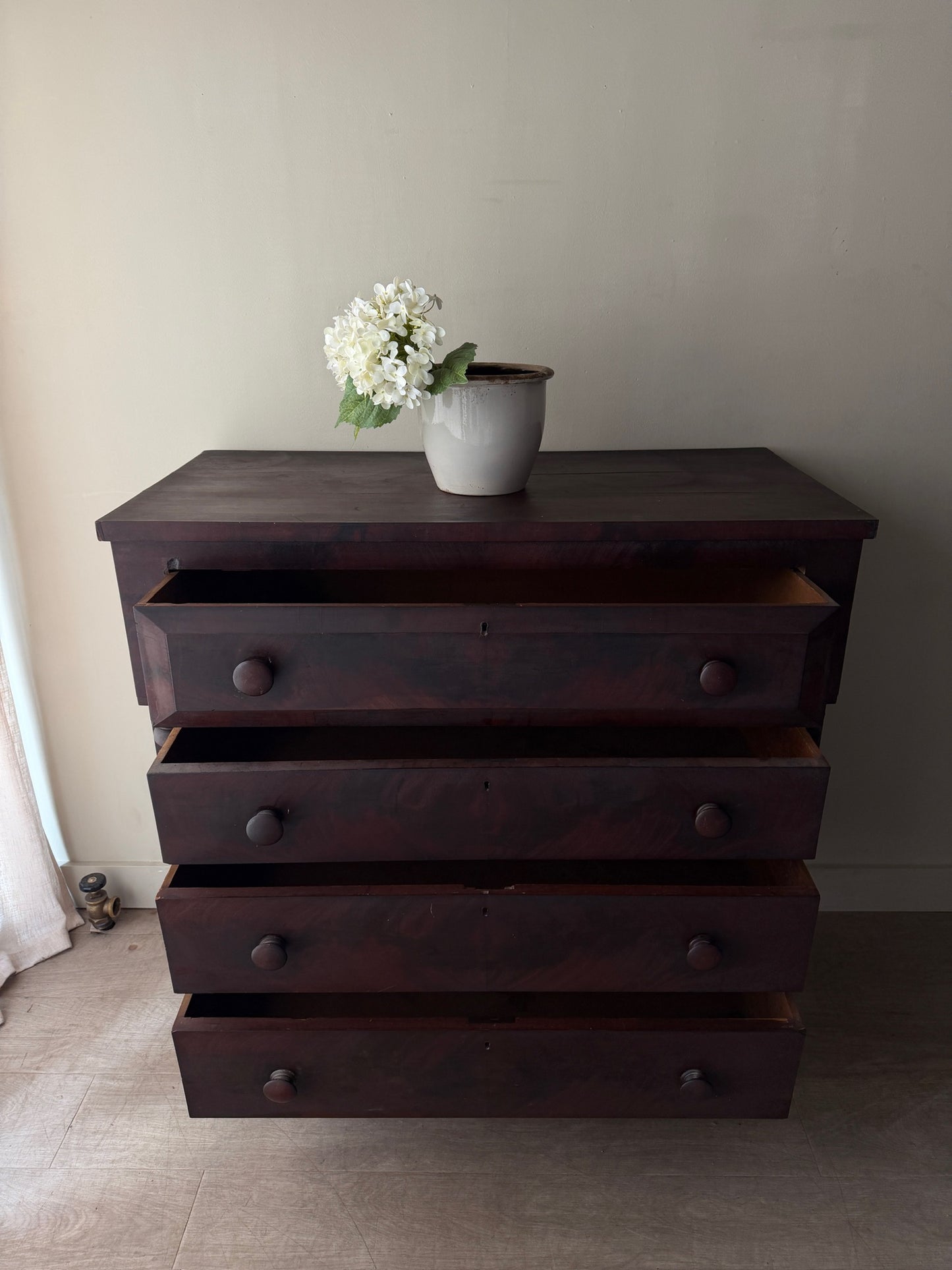 Mahogany federal dresser