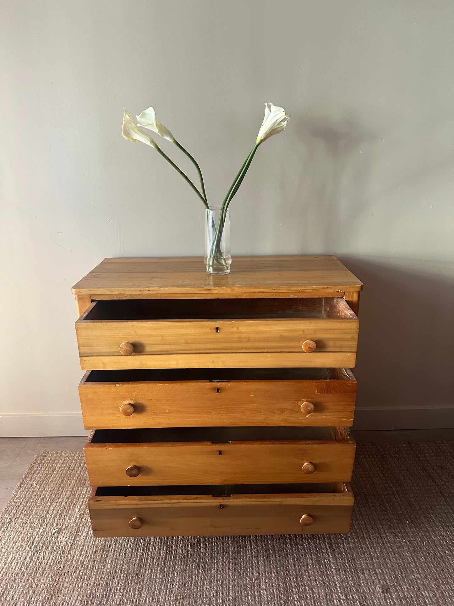Pine dresser