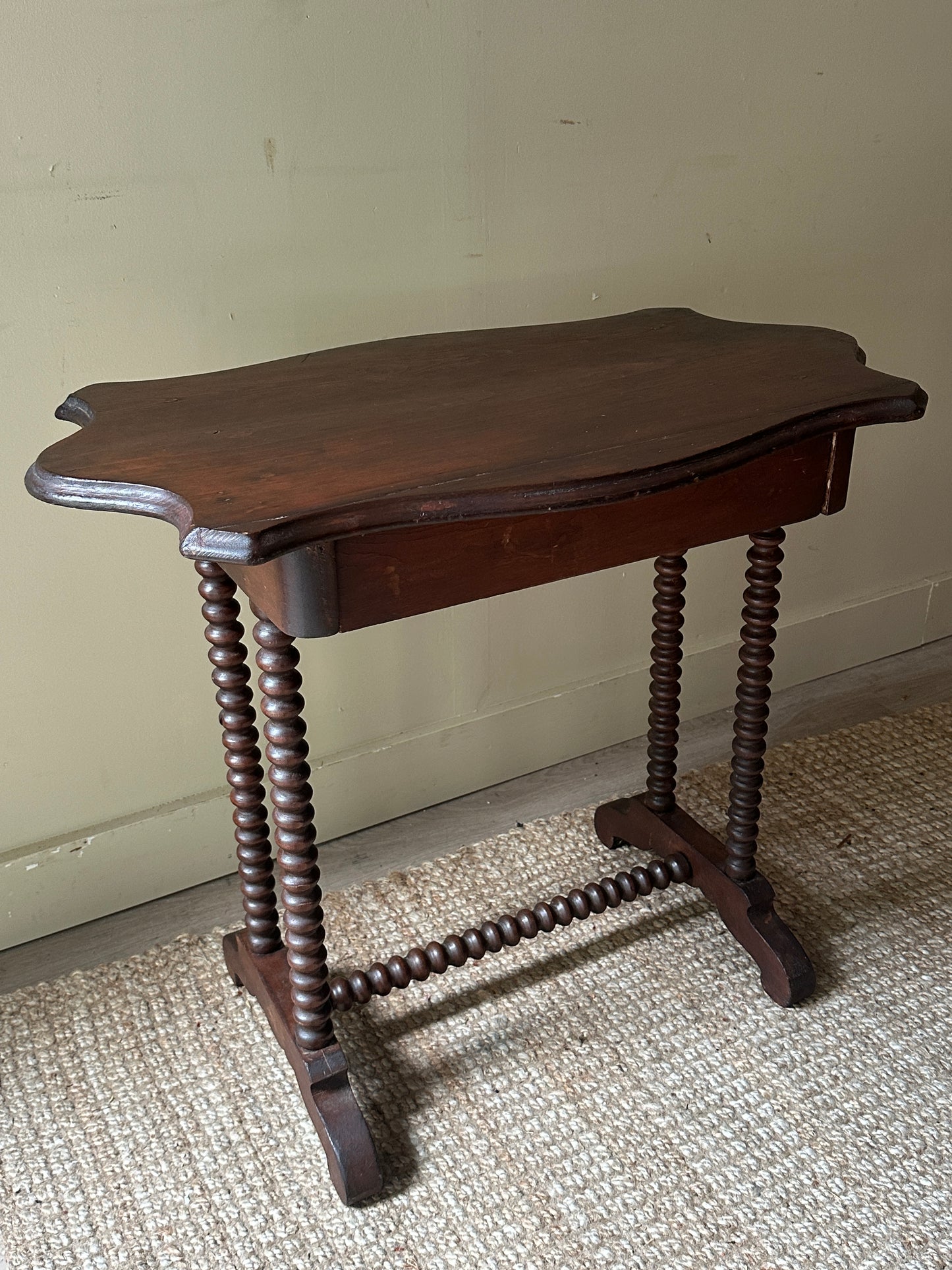 Bobbin leg side table