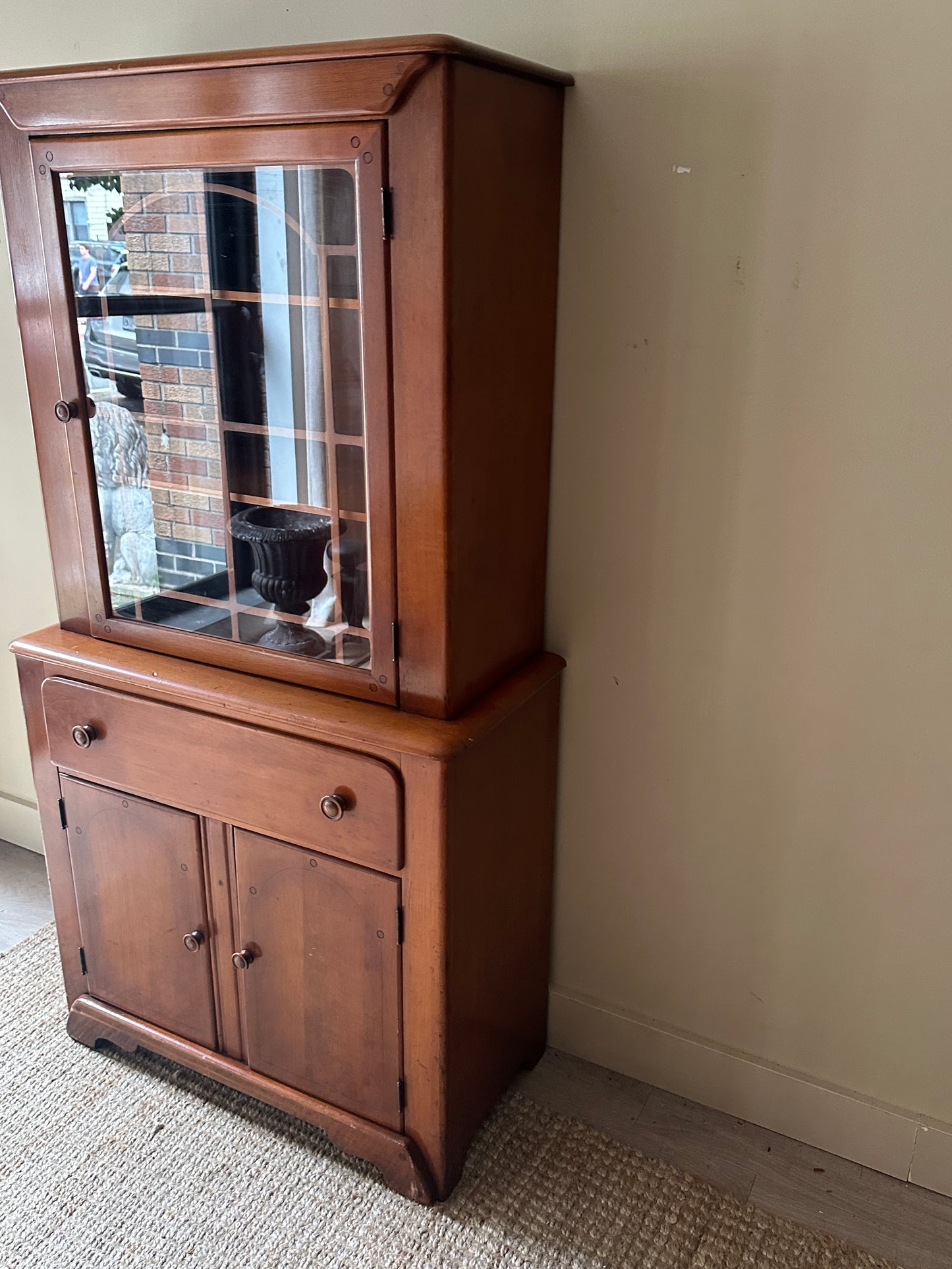 Maple hutch