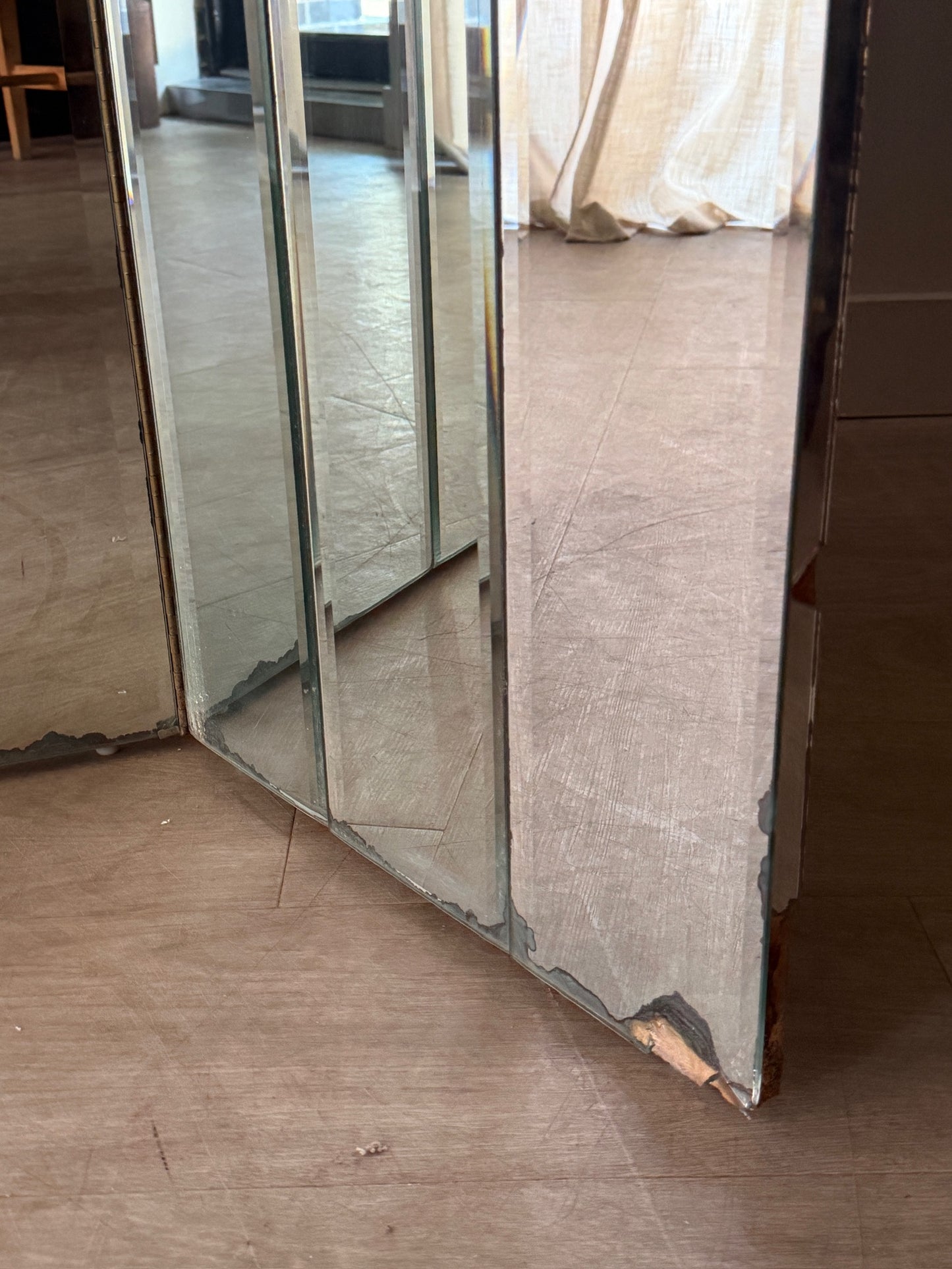 Mirrored room divider