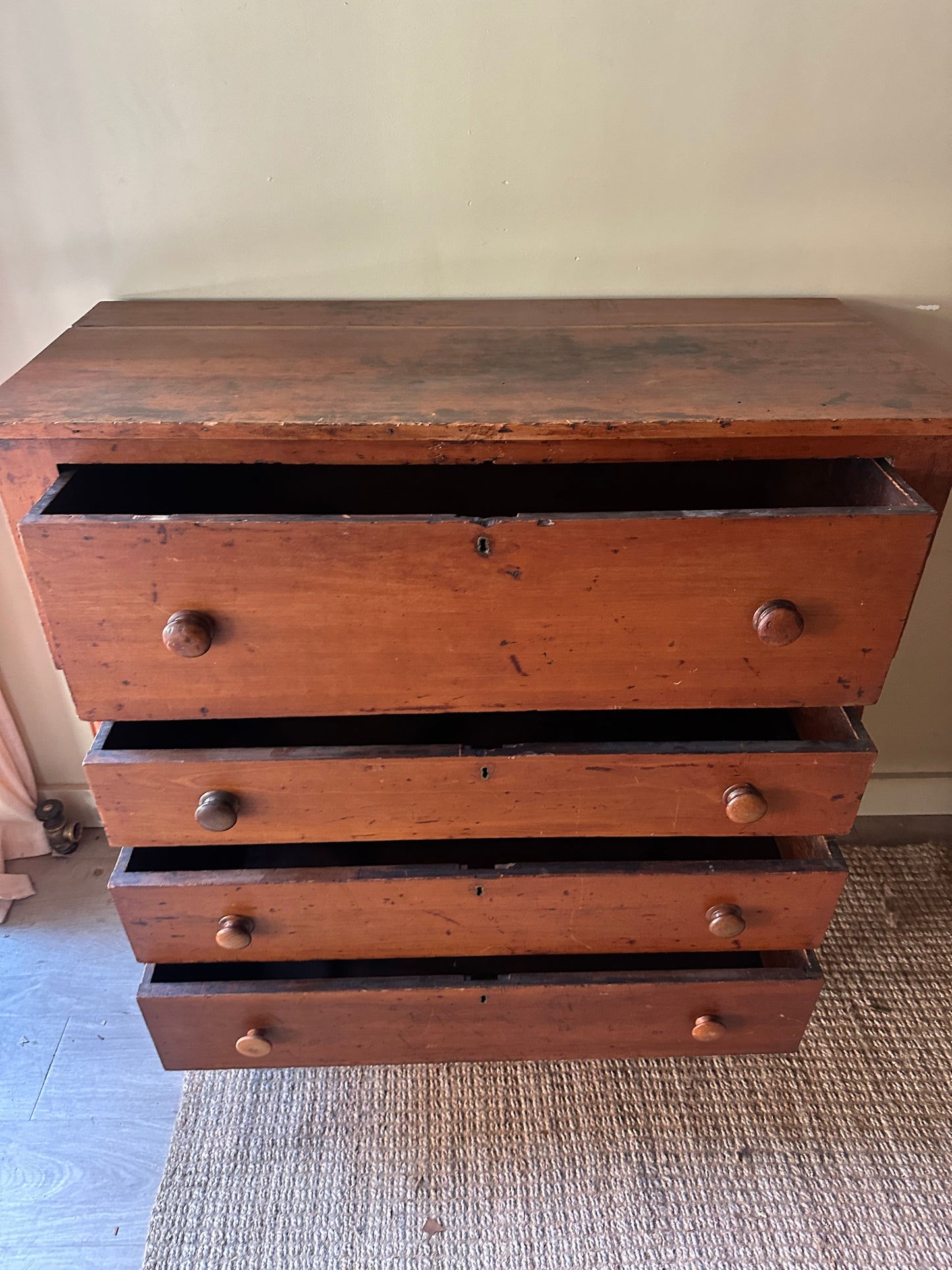 Pine dresser