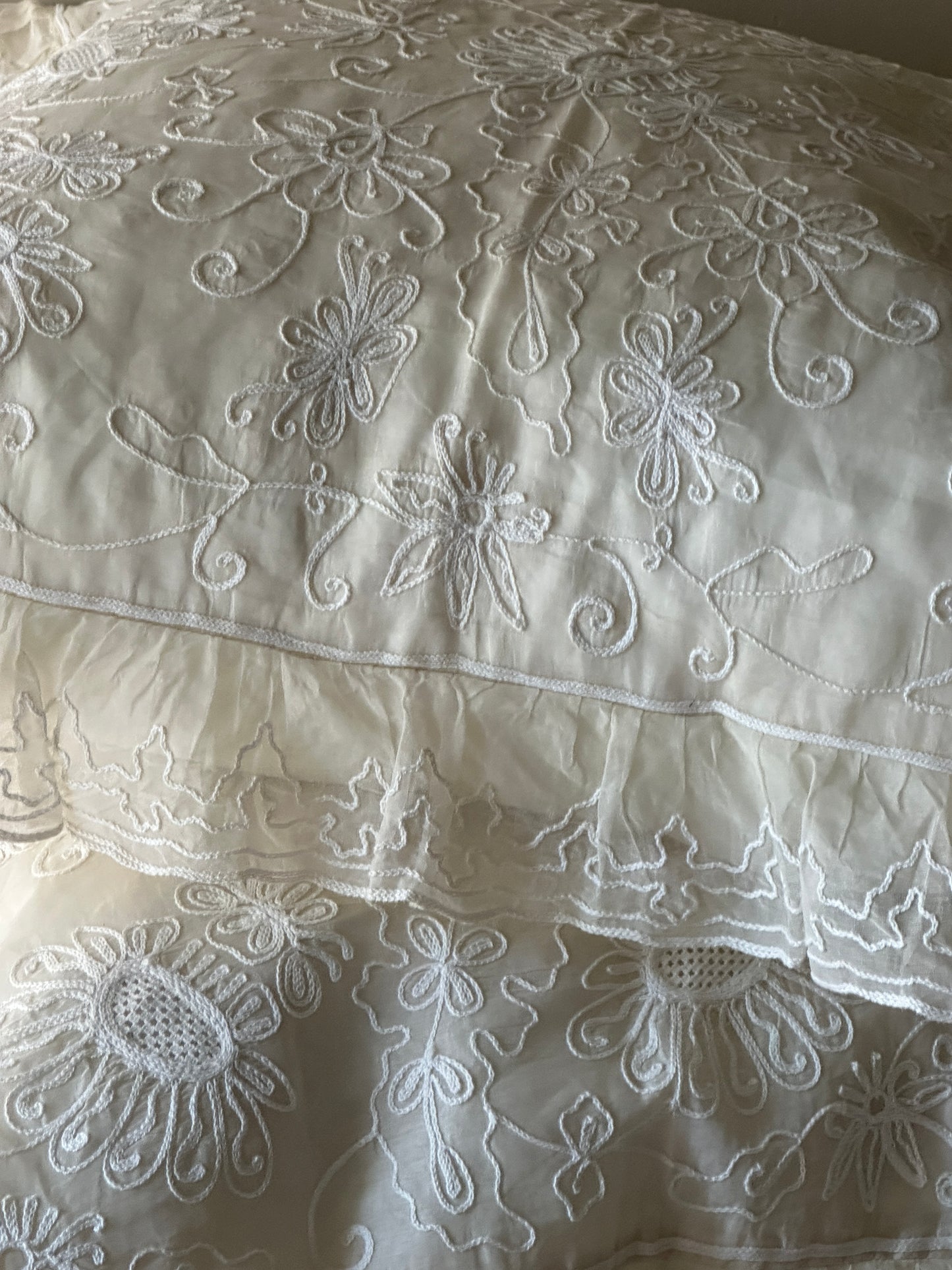 Pair of European shams and inserts. Set of 2. Cream thread design.