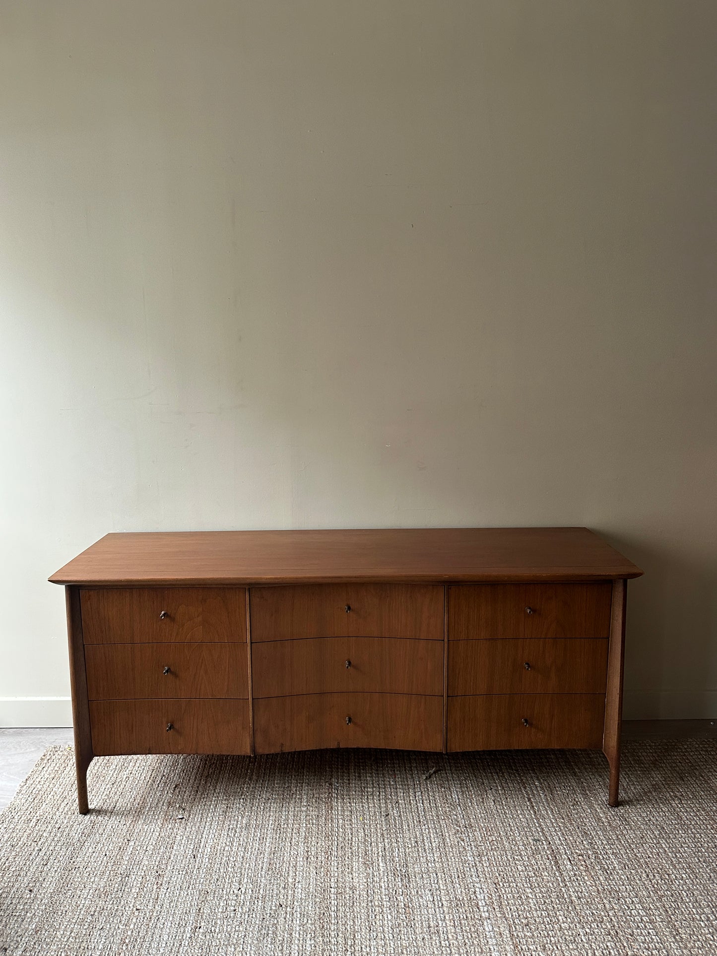 Unagusta walnut 9 drawer dresser