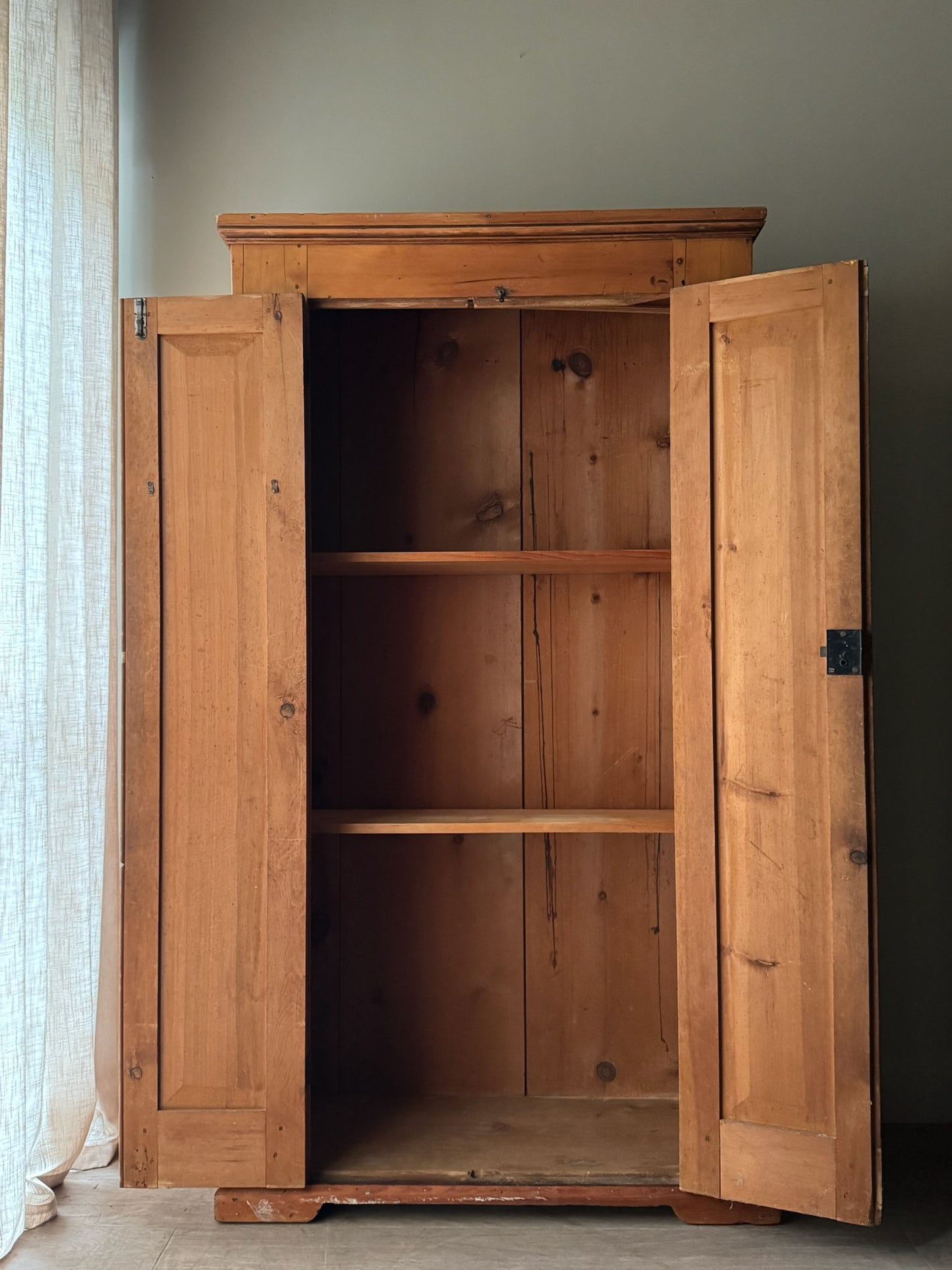 Pennsylvania Federal pine cupboard