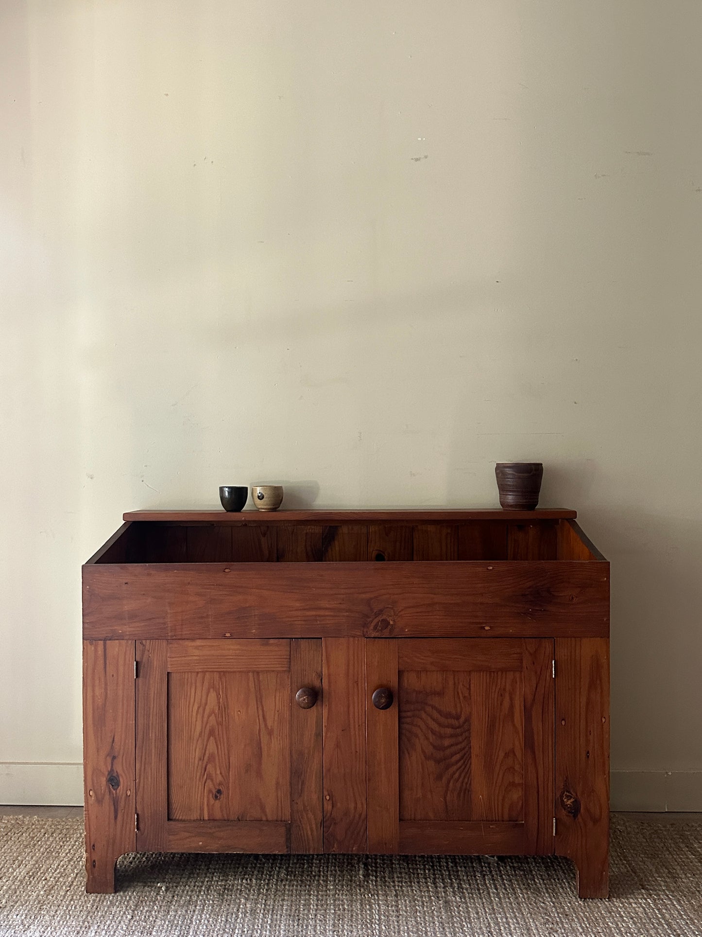 Pine dry sink