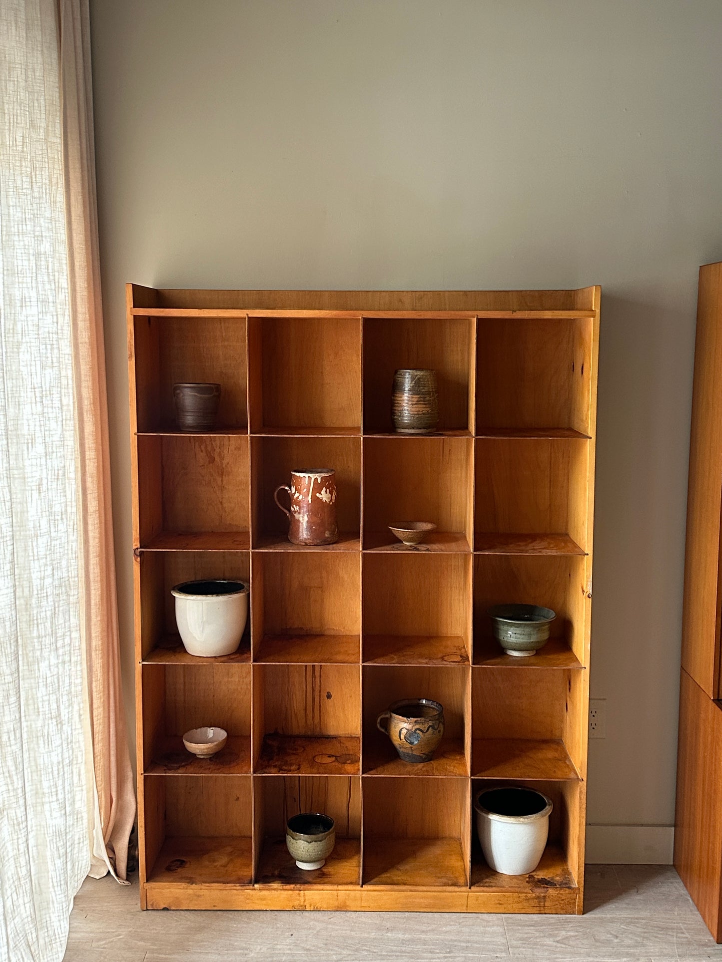 Cubby bookshelf
