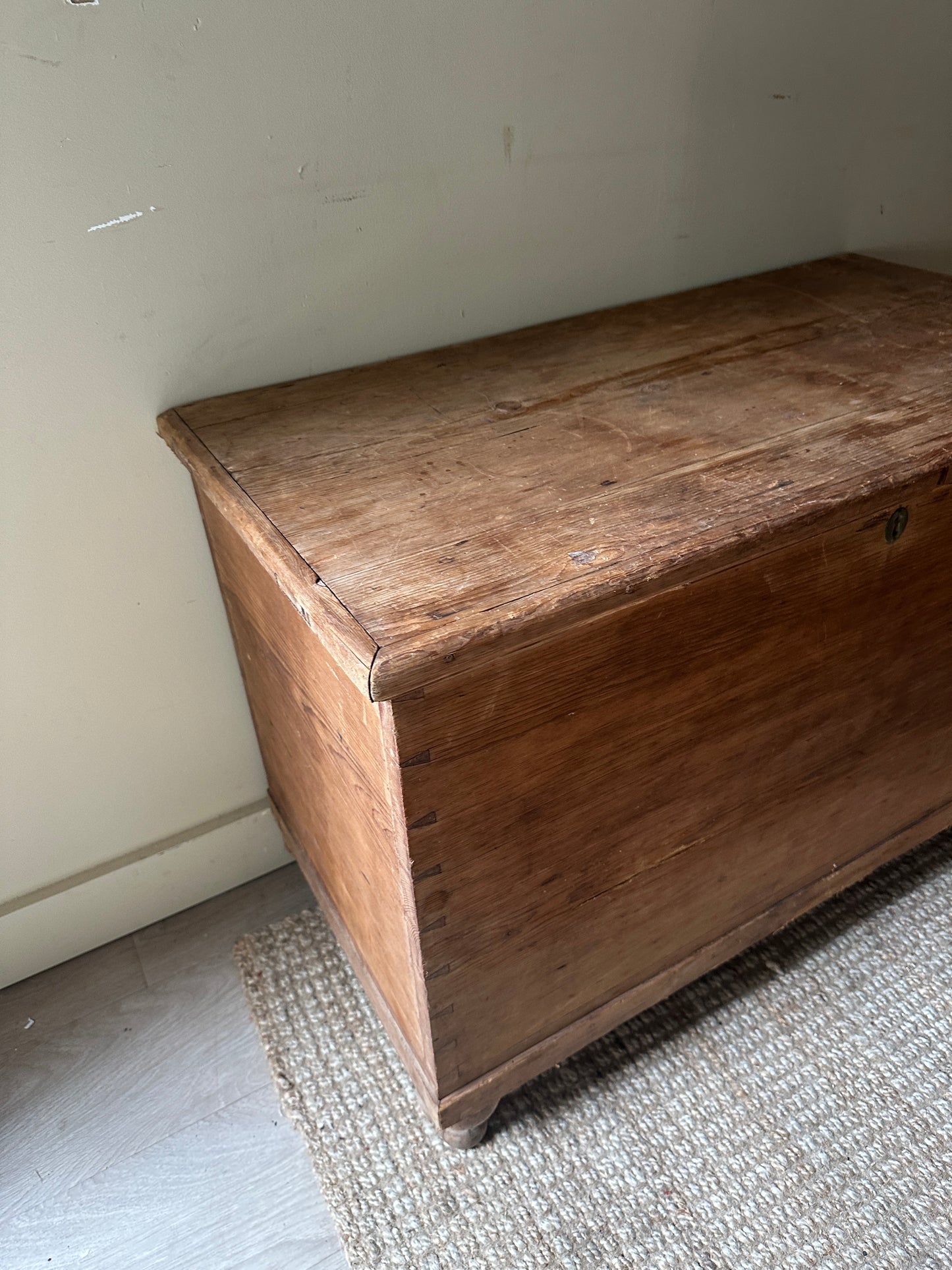 Light pine ball foot chest