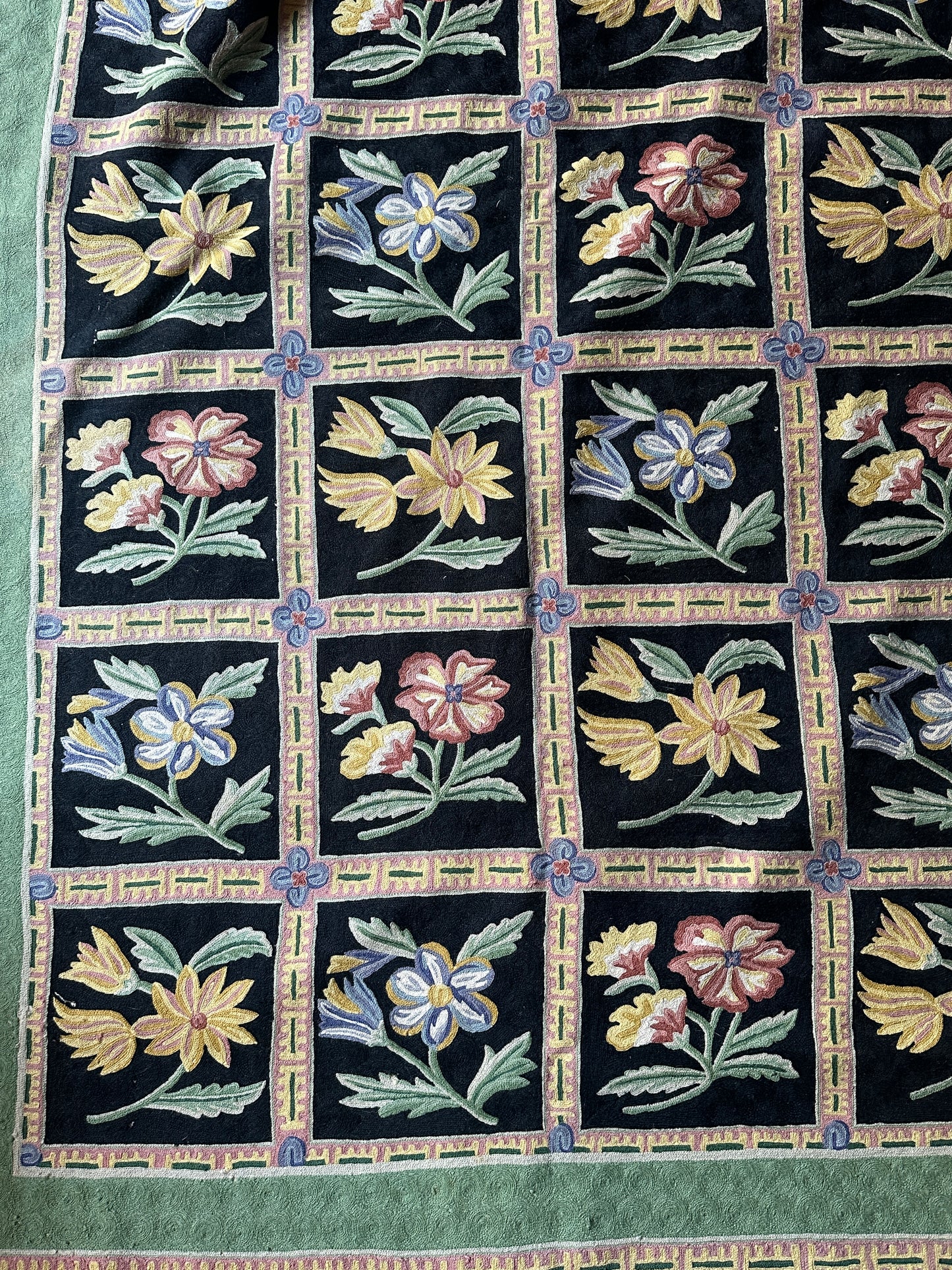 Wool flower rug 5’ x 8’