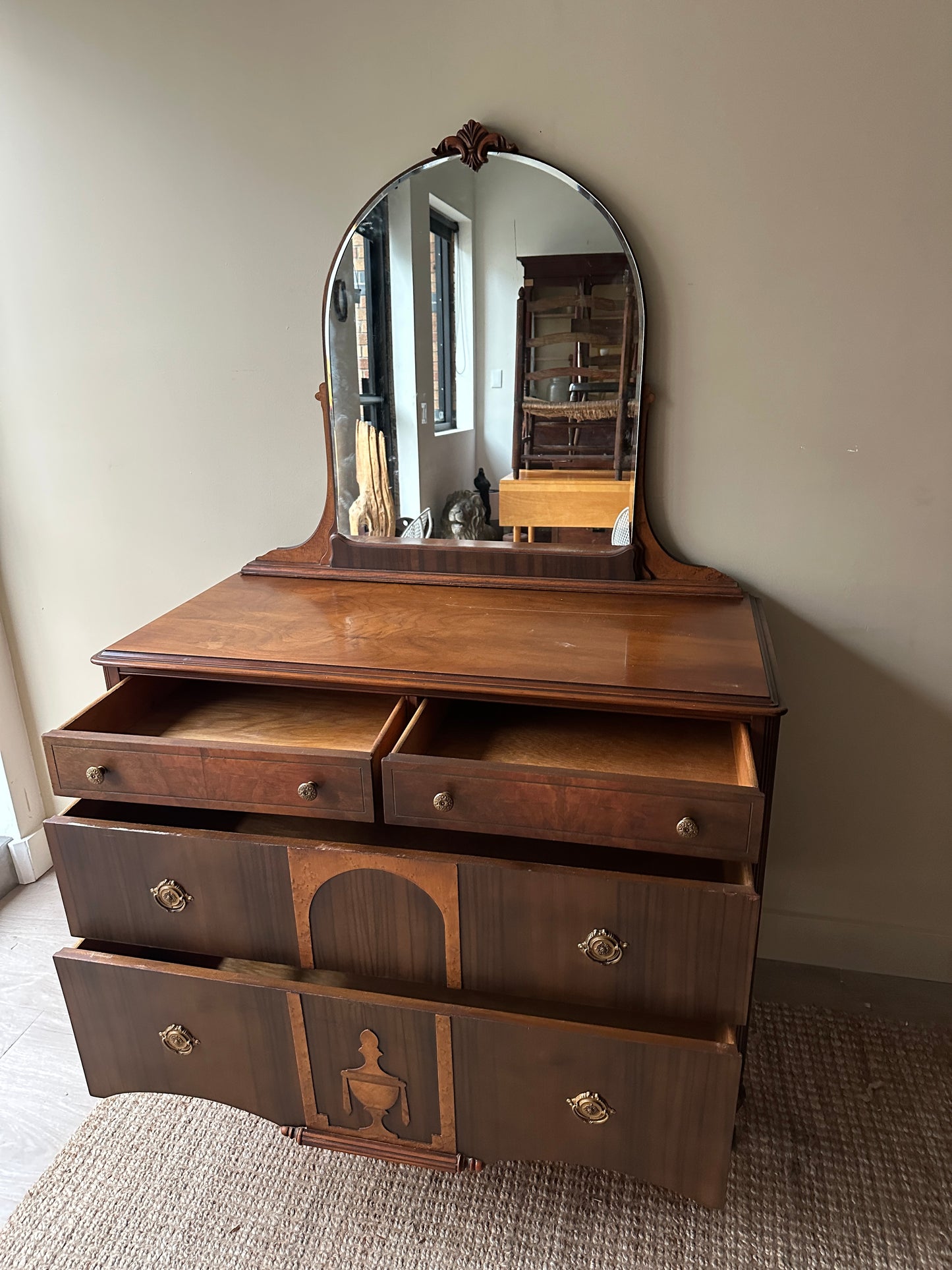 Depression dresser w mirror