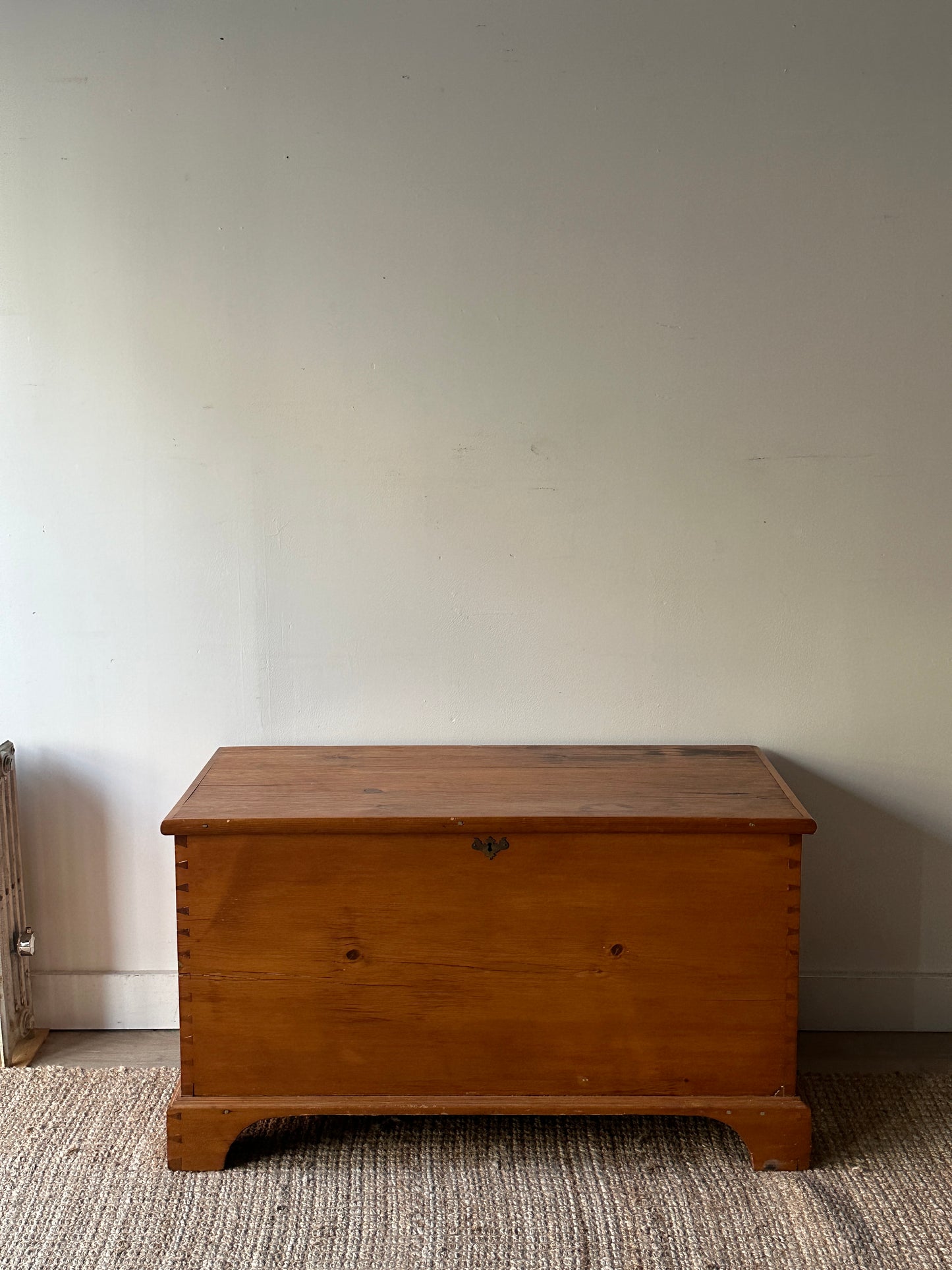 Pine chest with dovetail