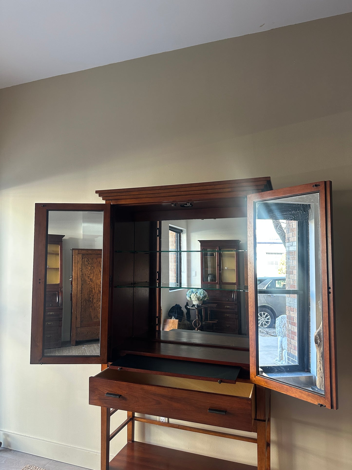 Pine bar hutch