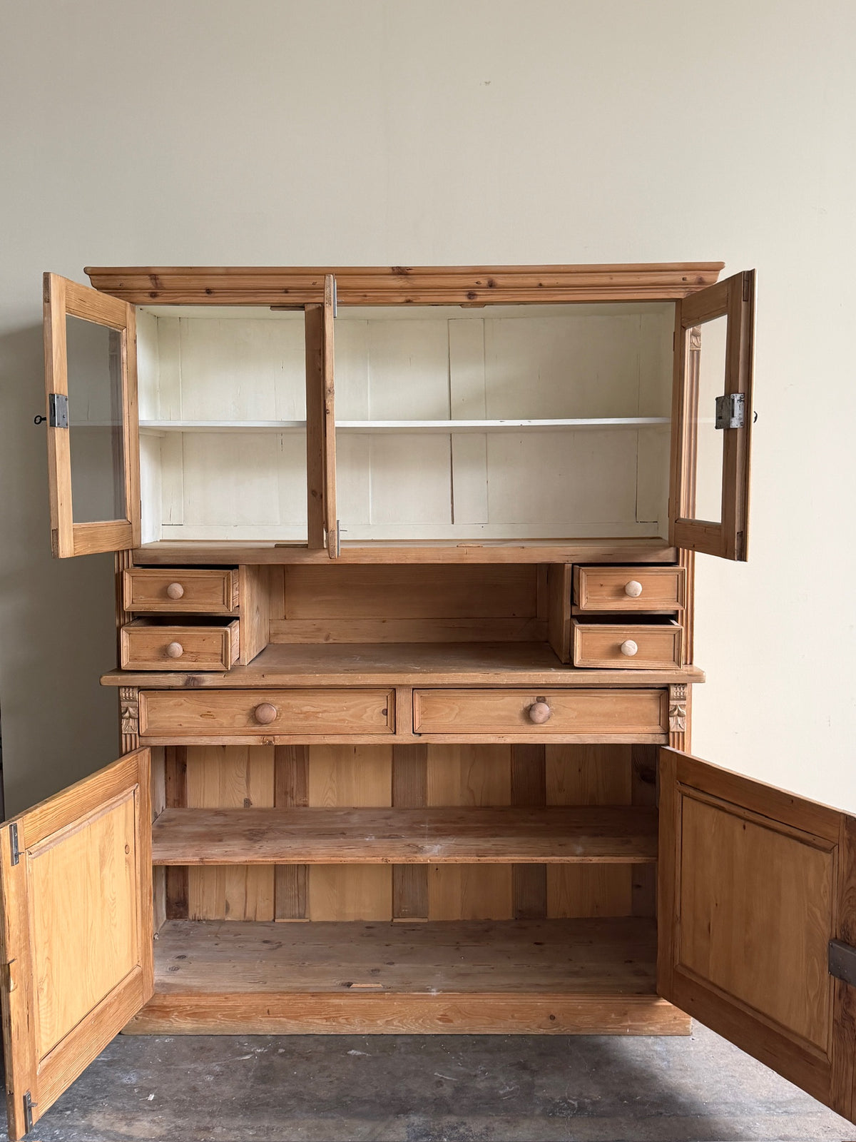 Pine one piece hutch