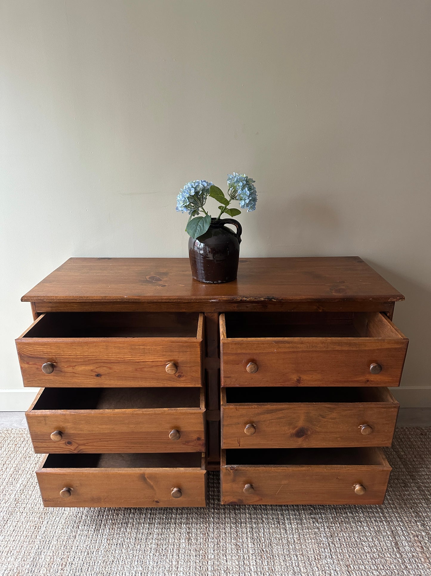 Pine dresser