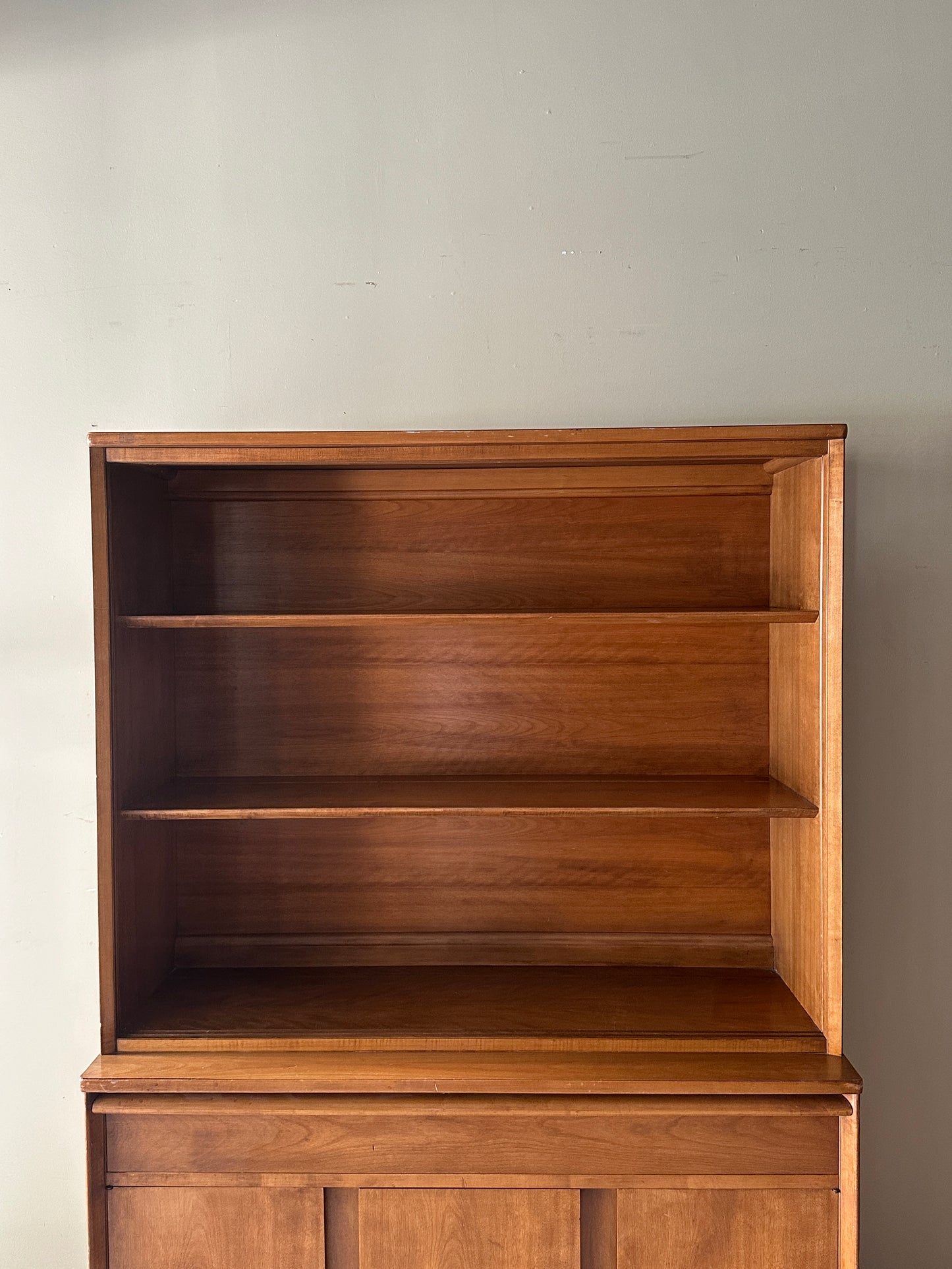 Maple hutch